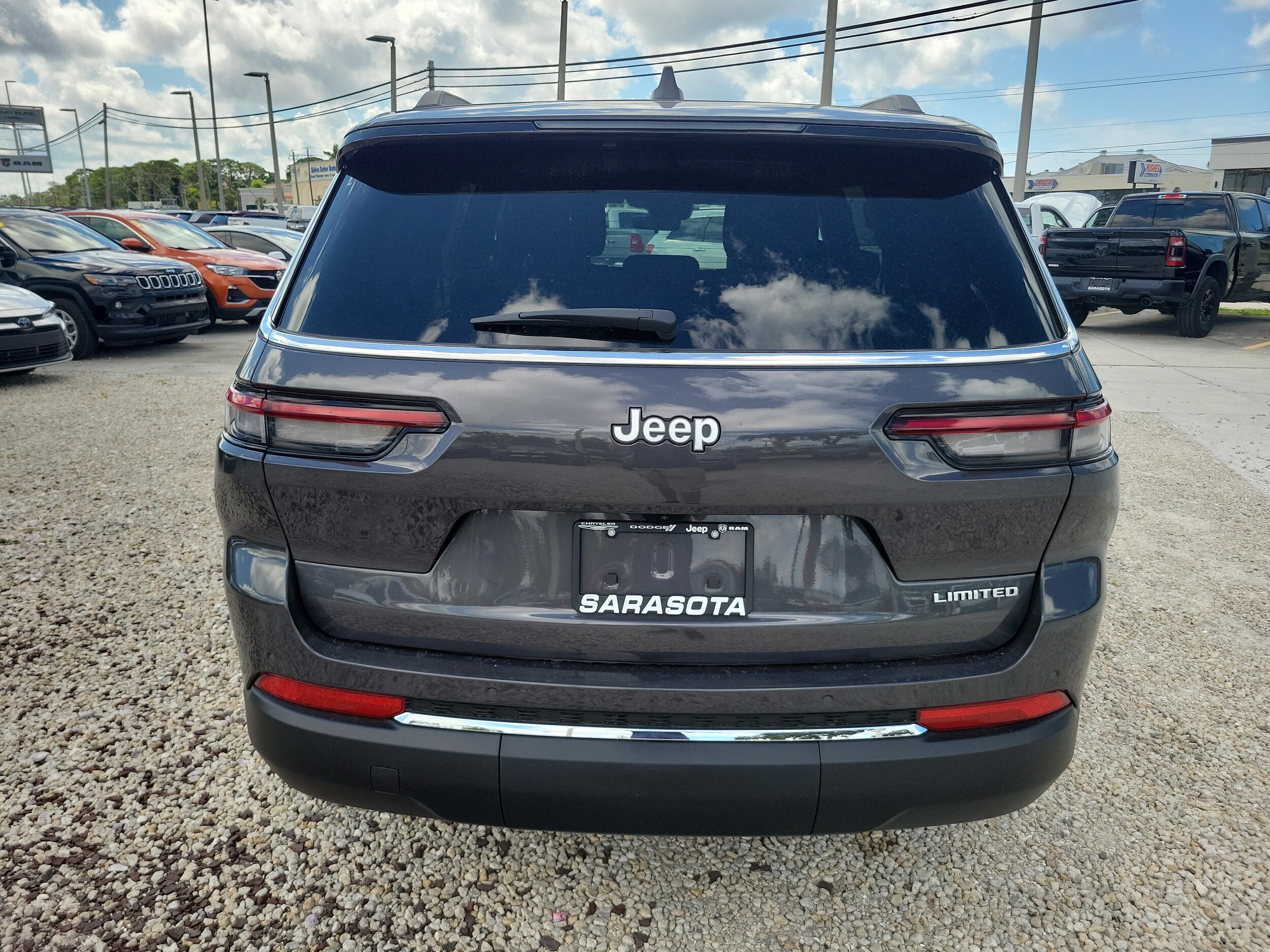 2025 Jeep Grand Cherokee Limited photo 2