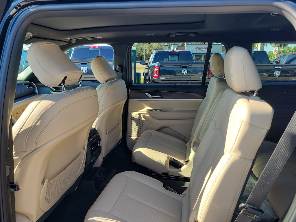 New 2025 Jeep Grand Cherokee L Limited Limited 4x4