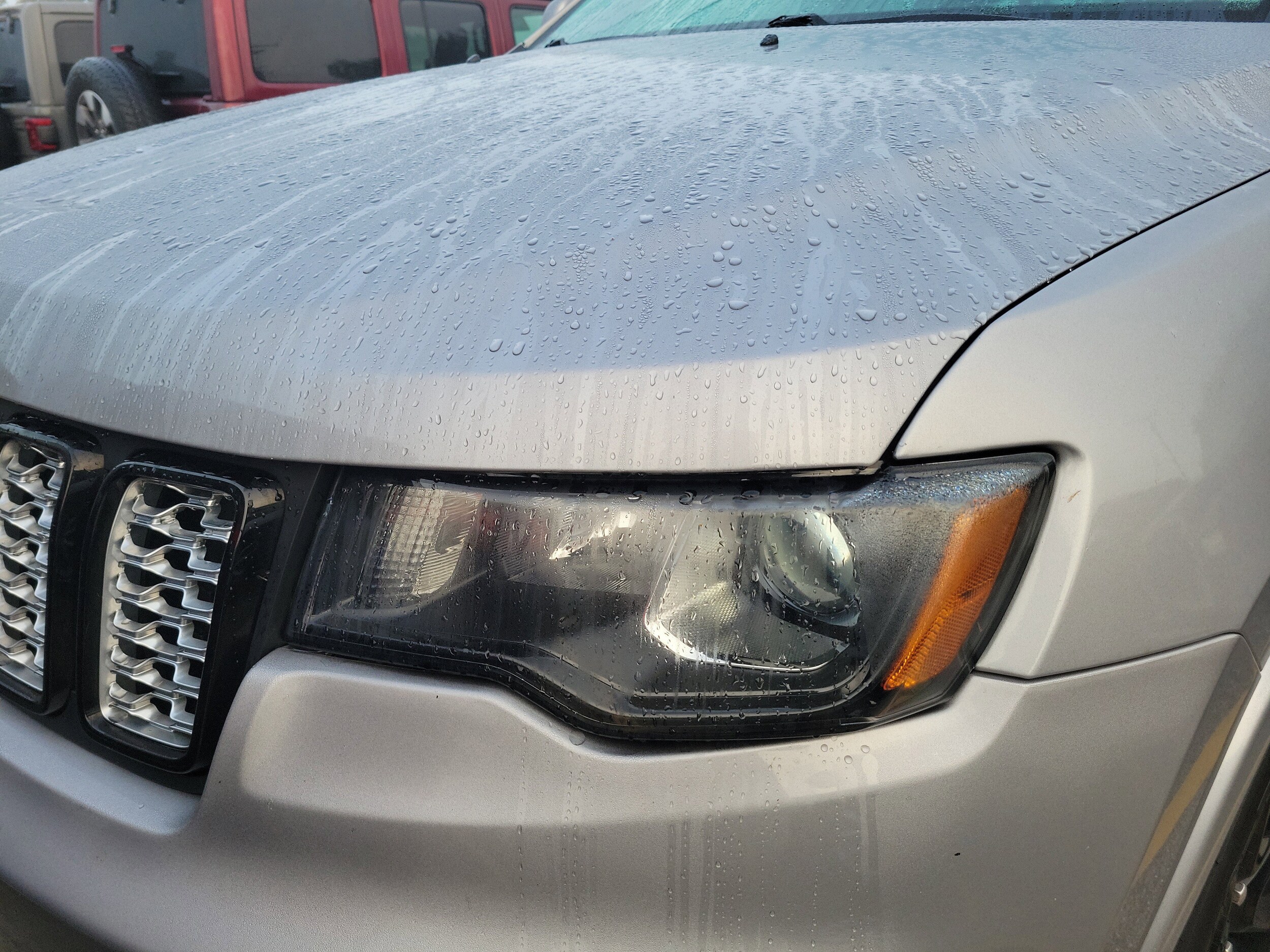 2021 Jeep Grand Cherokee Laredo X photo 2