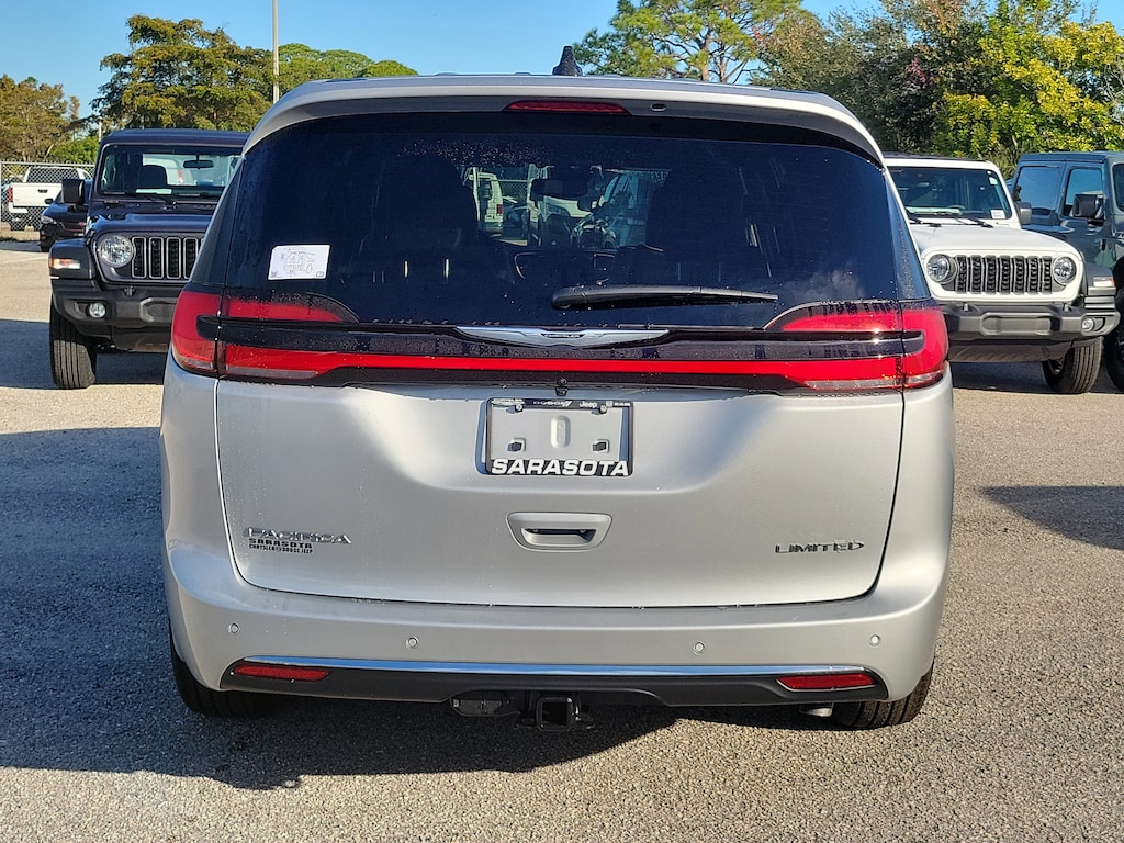 New 2026 Chrysler Pacifica Limited Limited FWD
