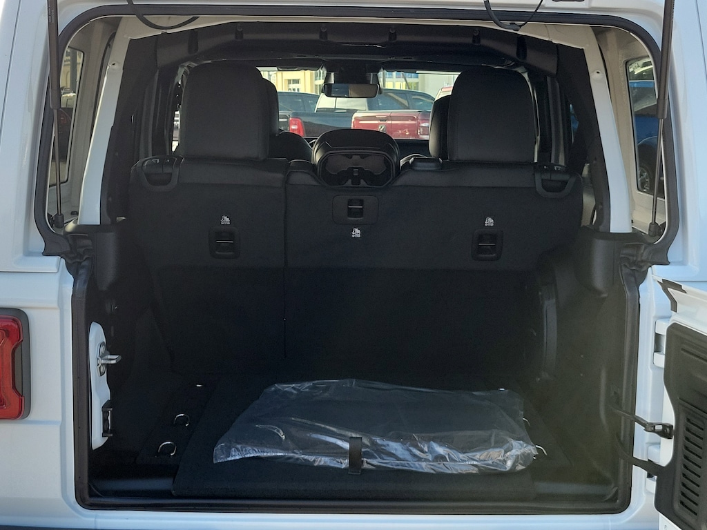 New 2026 Jeep Wrangler Sahara Sahara 4x4