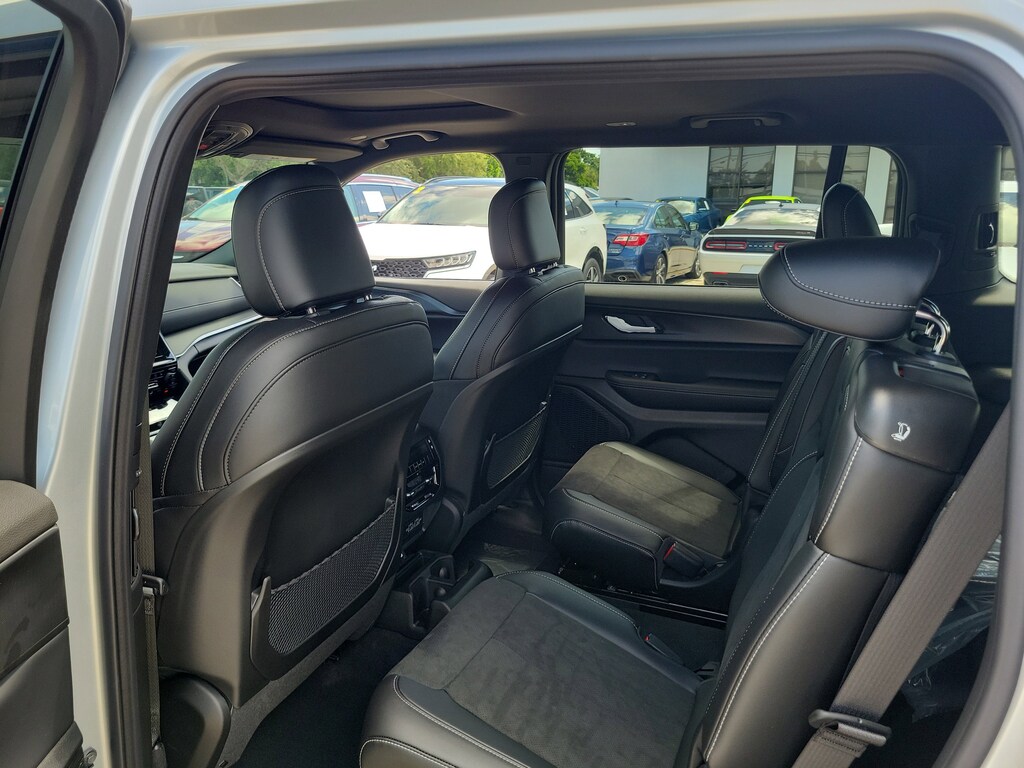 New 2025 Jeep Grand Cherokee L Altitude X Altitude X 4x2