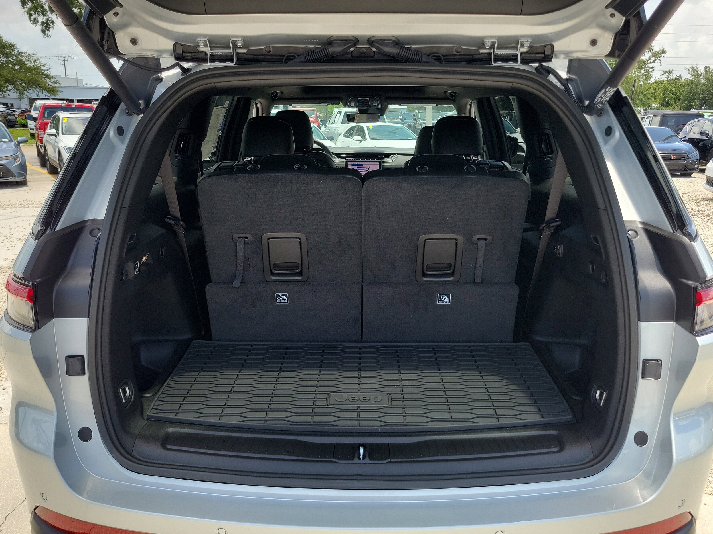 2025 Jeep Grand Cherokee Limited photo 4