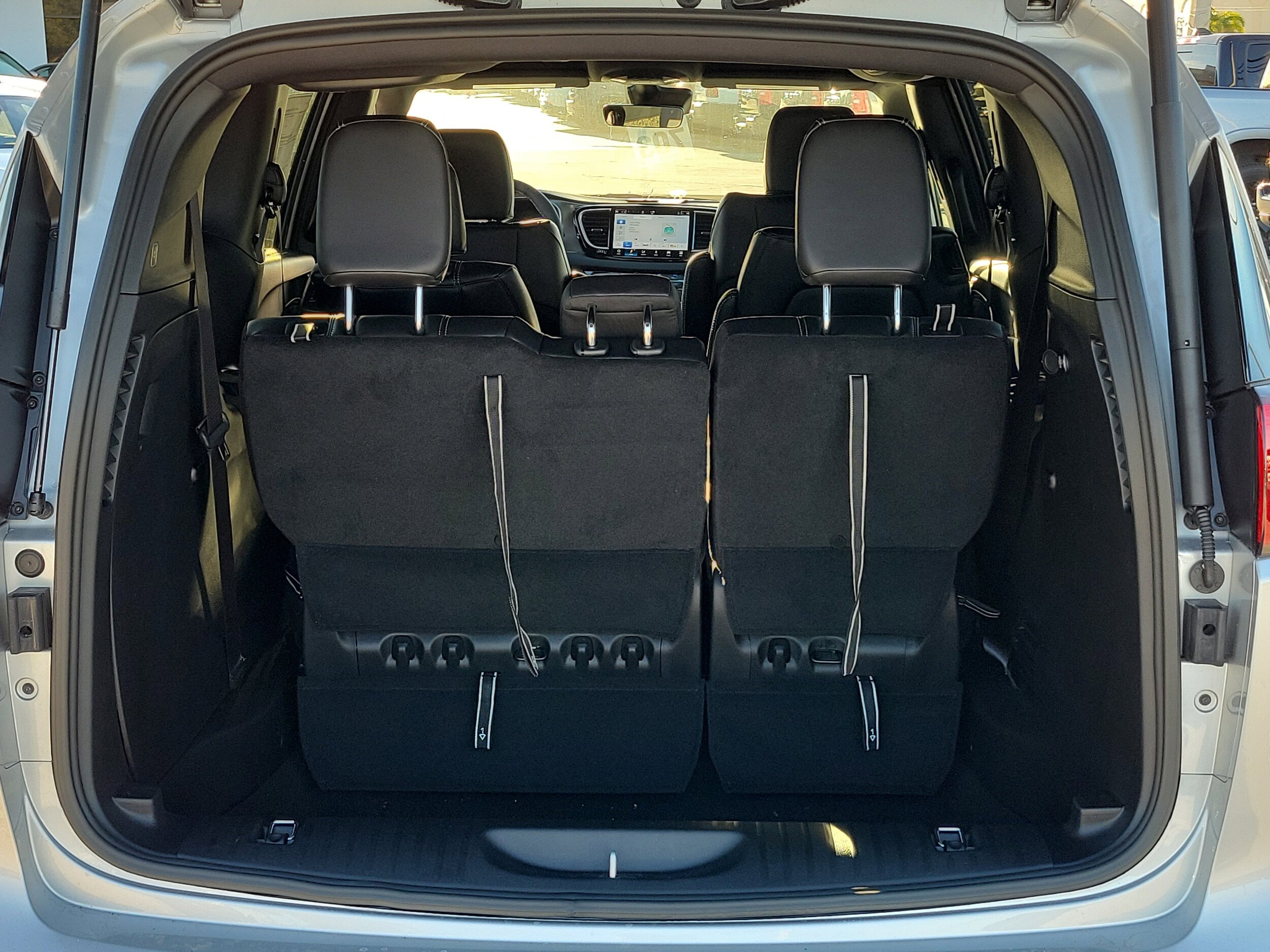 2026 Chrysler Voyager LX photo 4