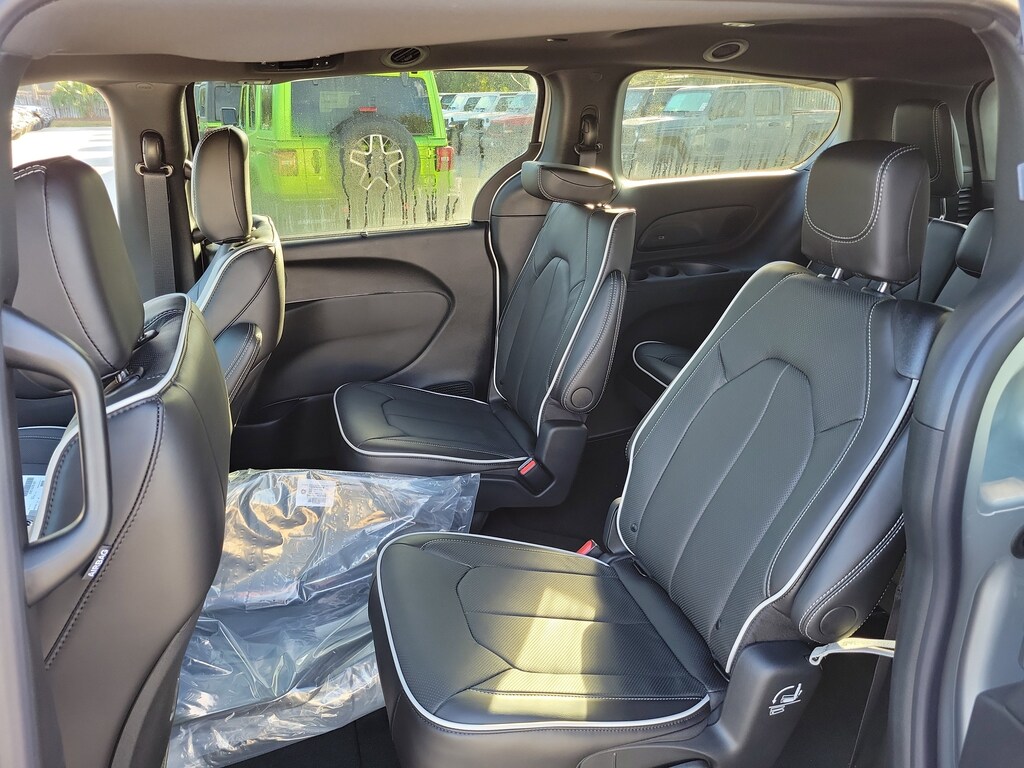 New 2026 Chrysler Pacifica Limited Limited FWD