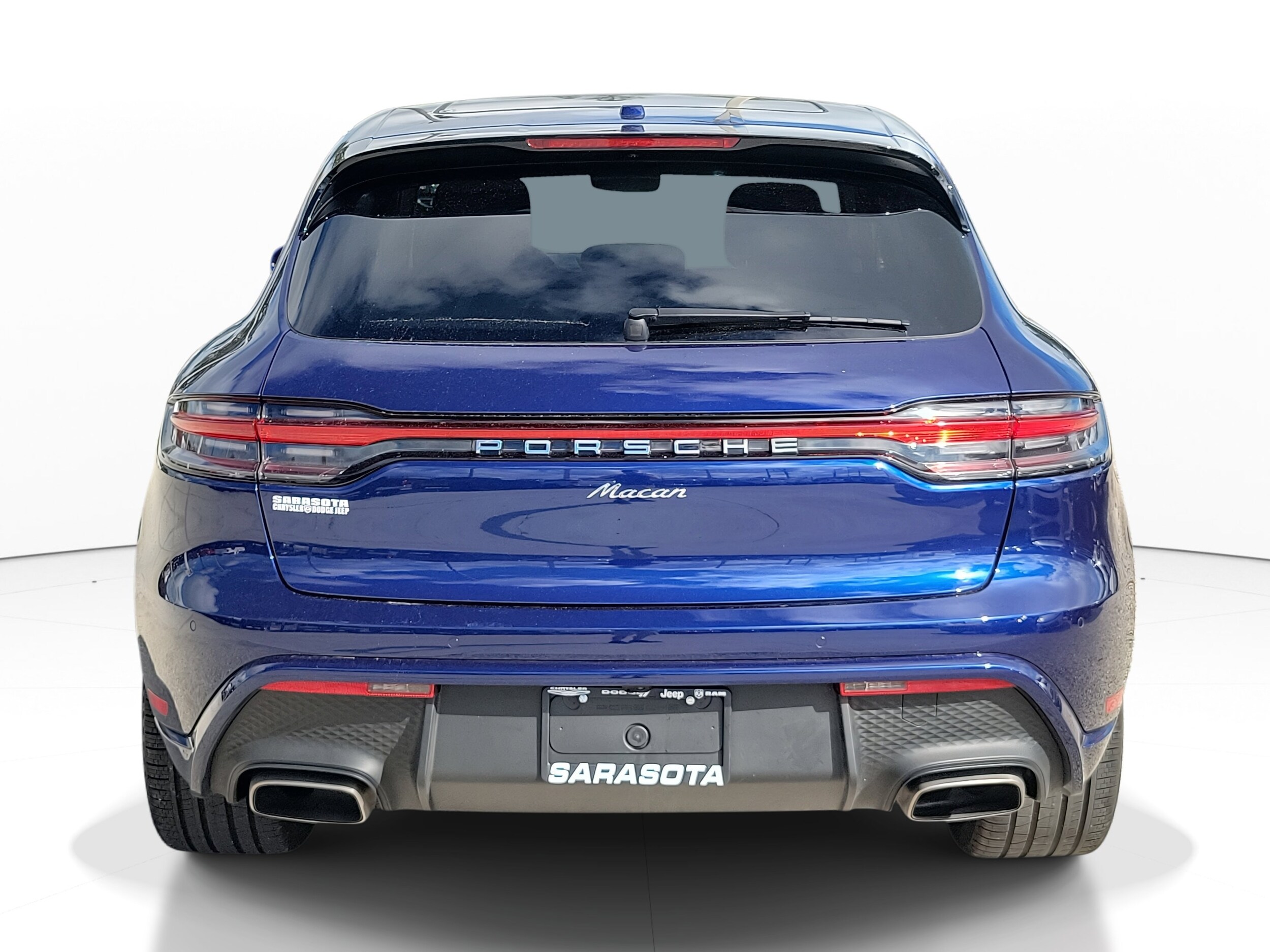2025 Porsche Macan Base photo 2