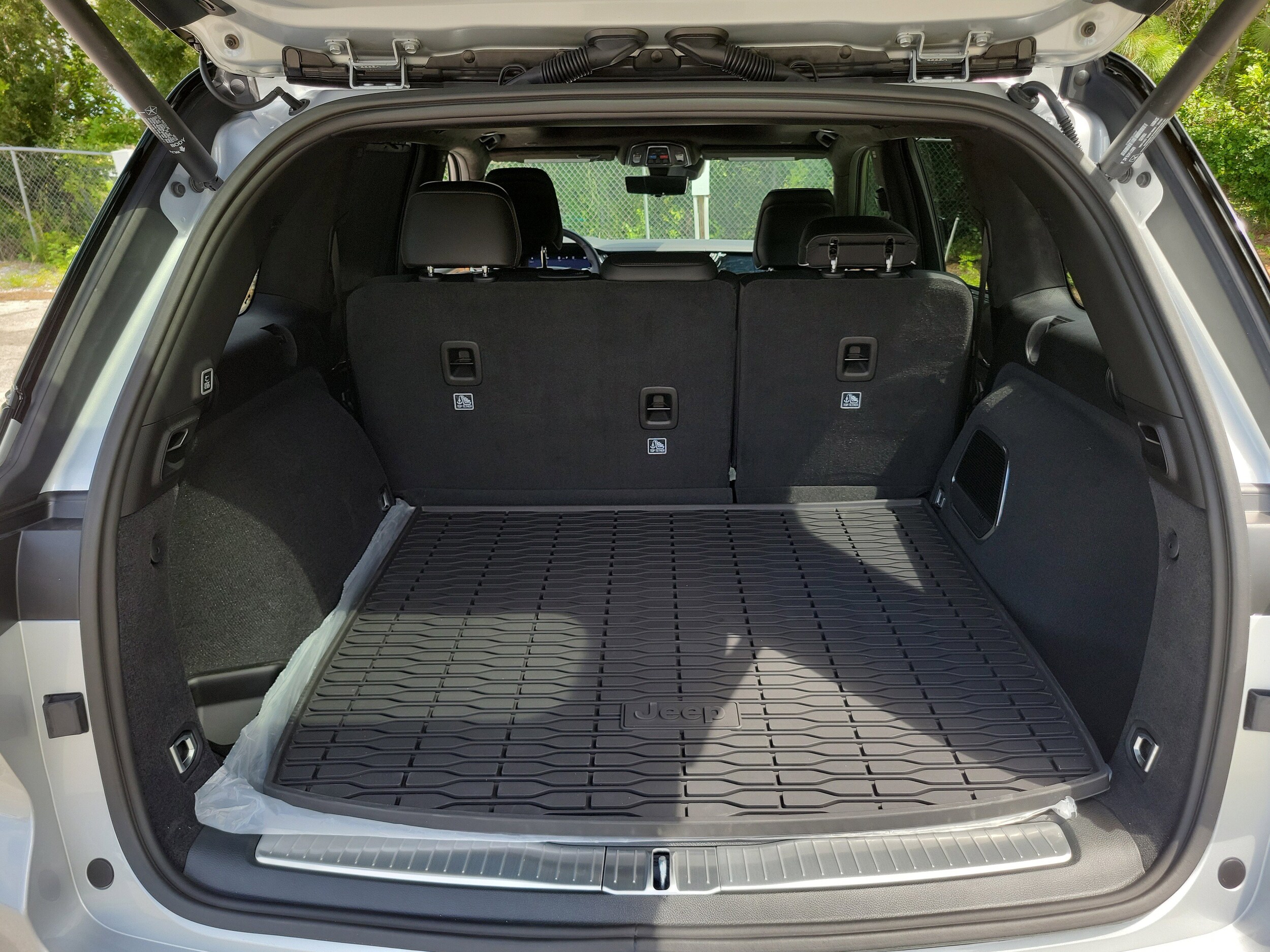 2025 Jeep Grand Cherokee Summit Reserve photo 2