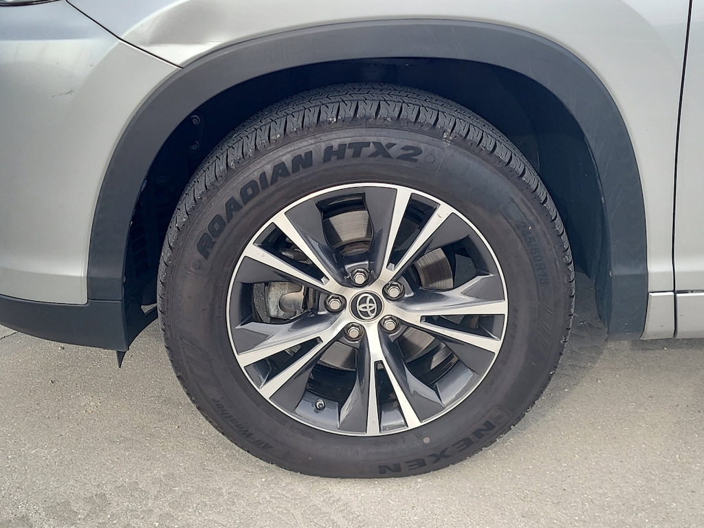 Used 2018 Toyota Highlander LE Plus LE Plus V6 FWD