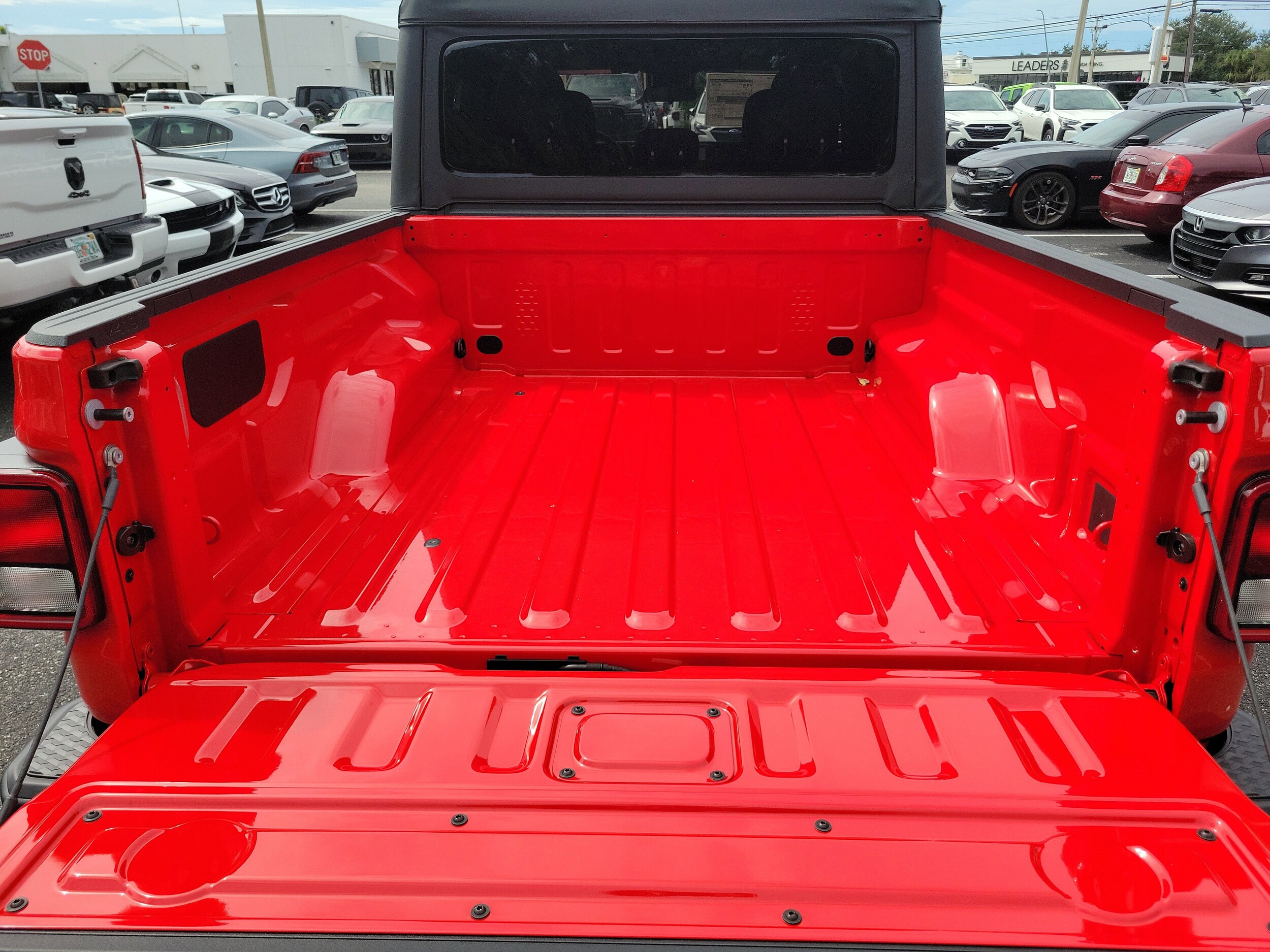 2025 Jeep Gladiator Sport S photo 3