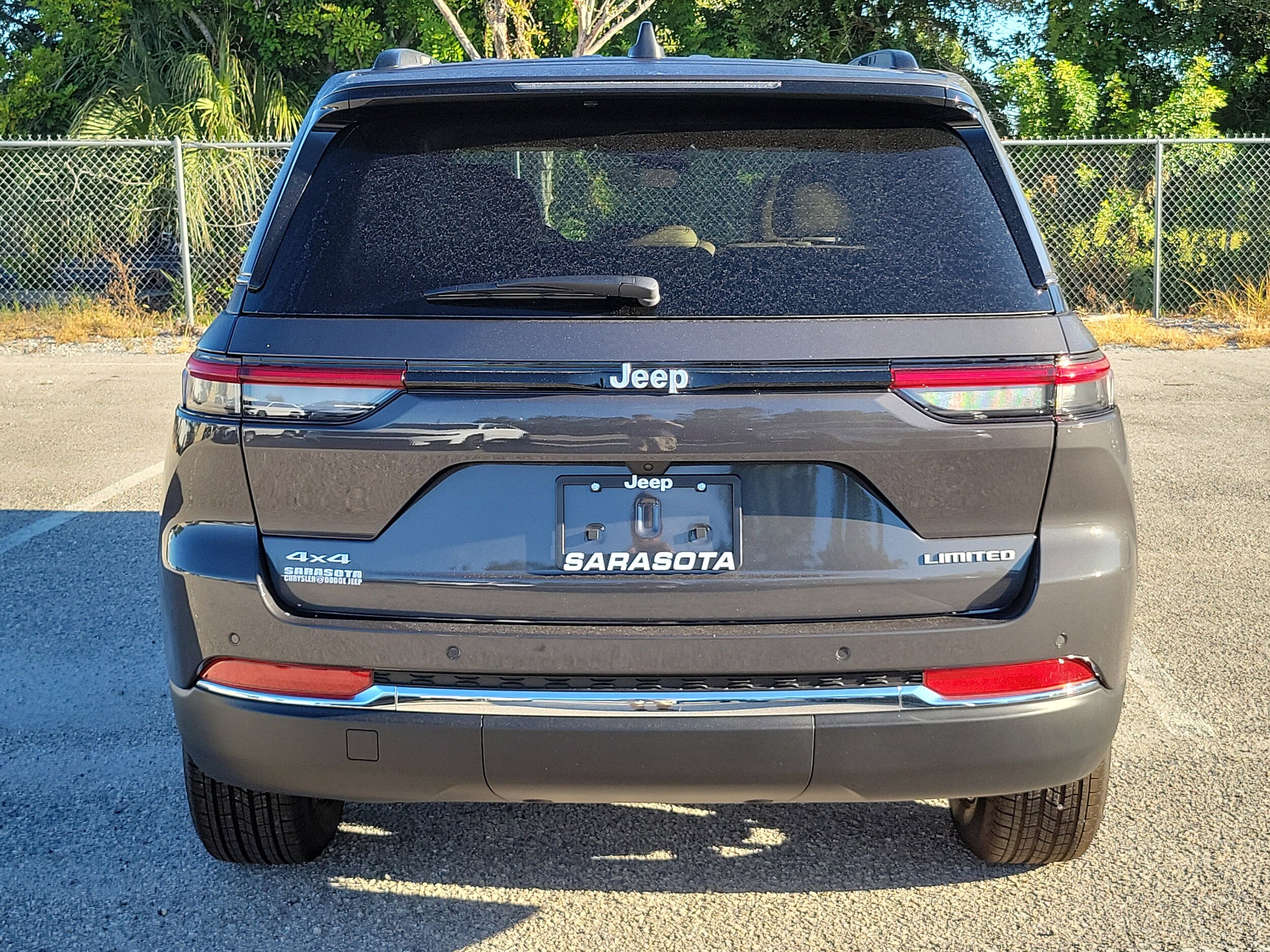 2025 Jeep Grand Cherokee Limited photo 3