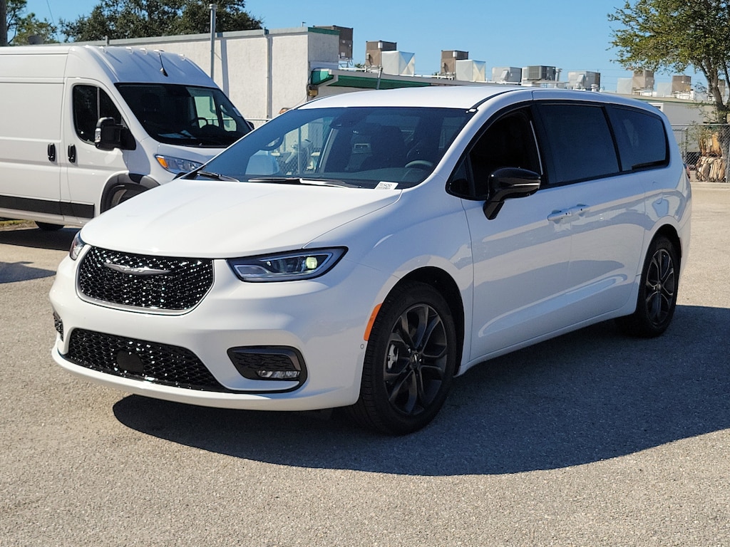 New 2026 Chrysler Pacifica Select Select FWD