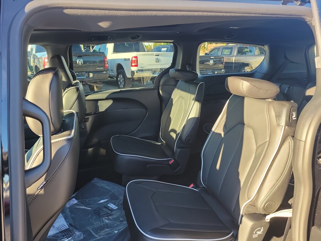 New 2026 Chrysler Pacifica Limited Limited FWD