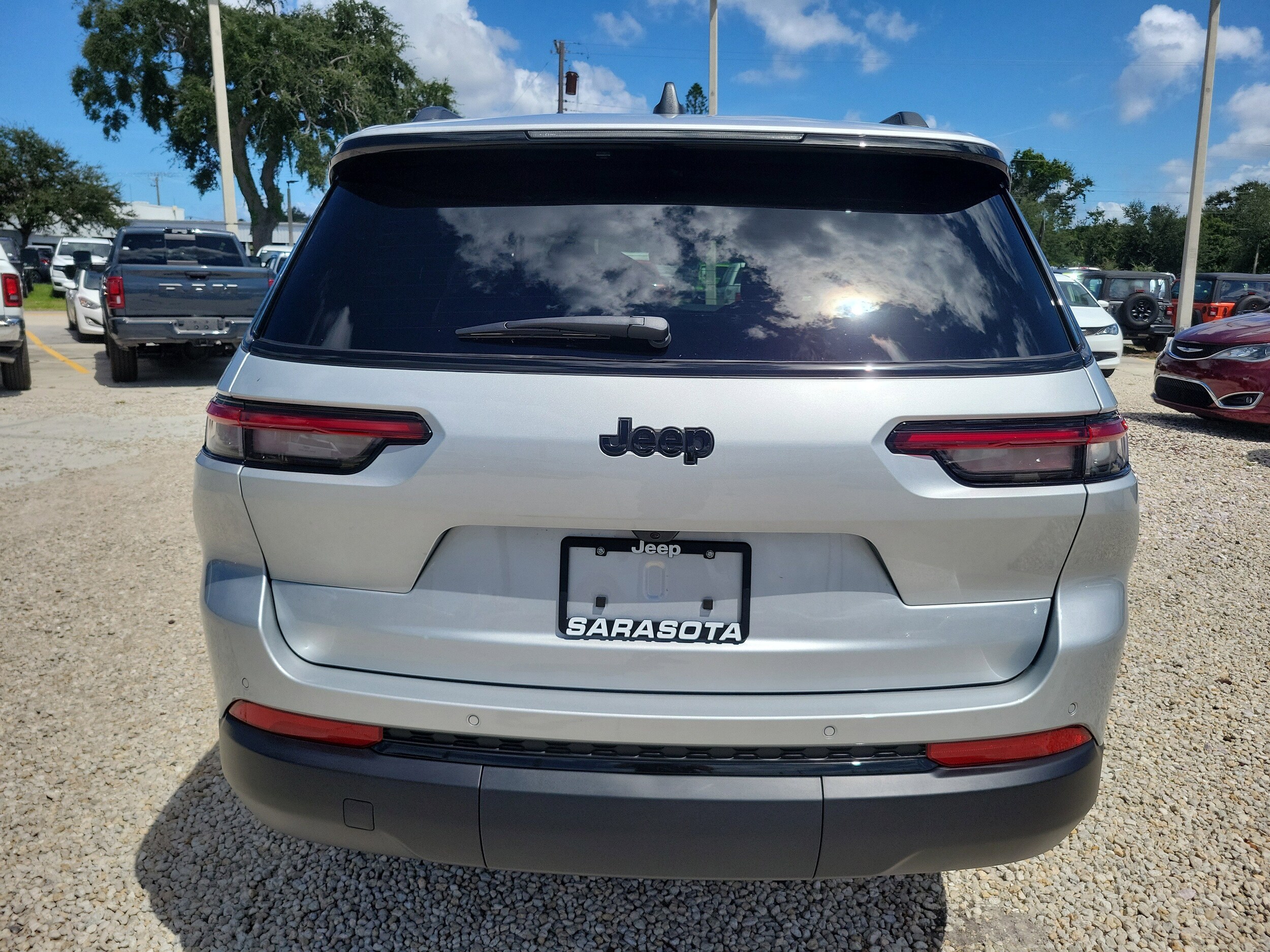 2025 Jeep Grand Cherokee Altitude X photo 2
