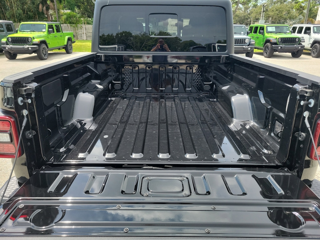 New 2025 Jeep Gladiator Mojave Mojave 4x4