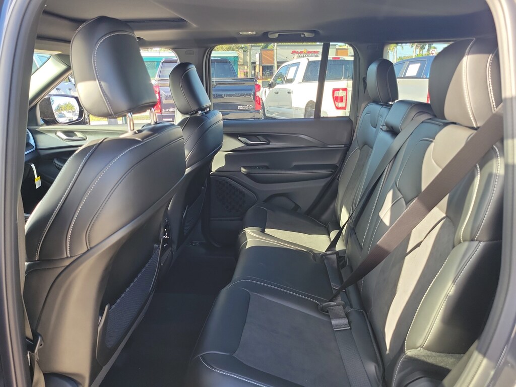 New 2025 Jeep Grand Cherokee Altitude X Altitude X 4x2