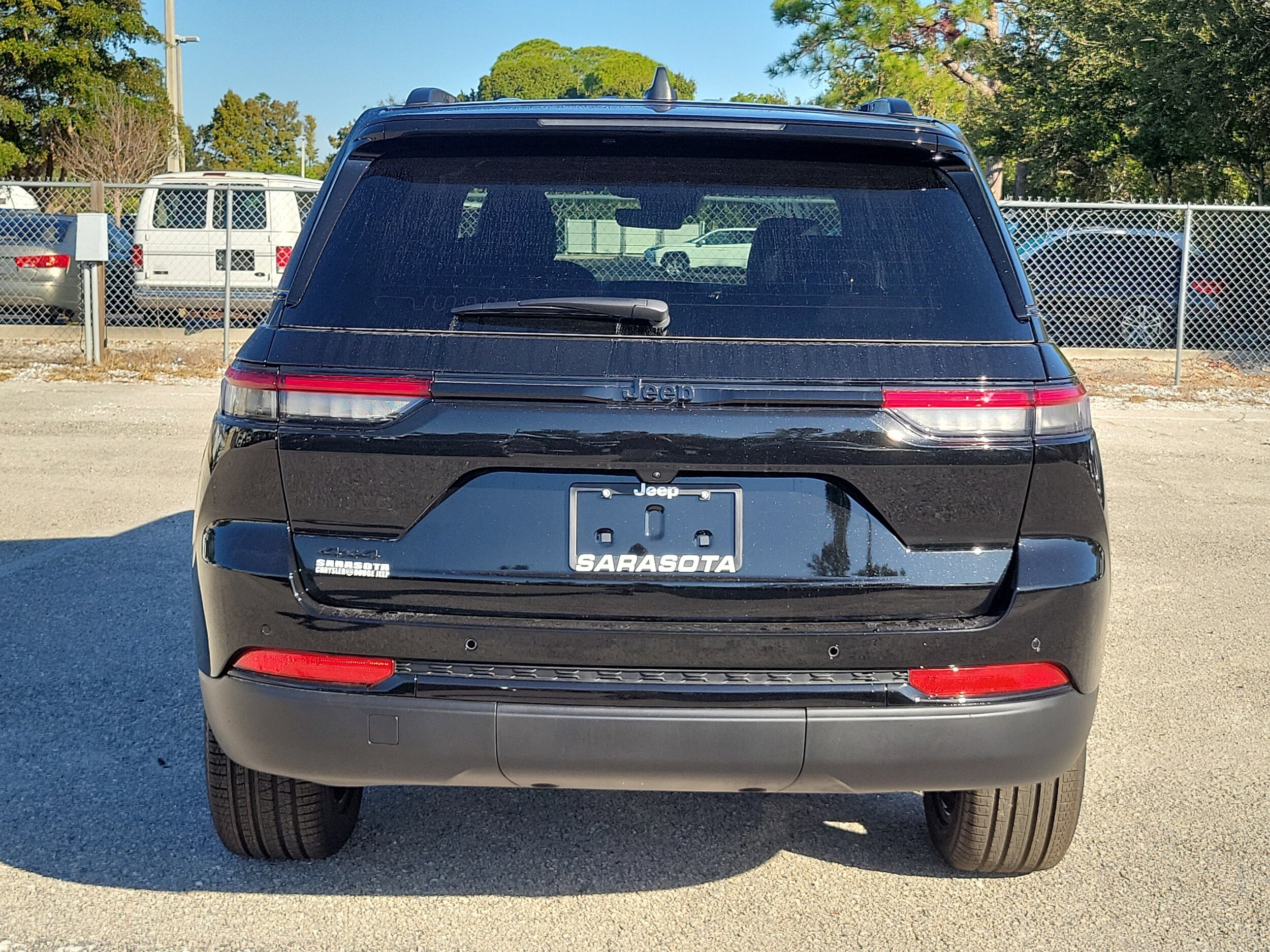 2025 Jeep Grand Cherokee Limited photo 3