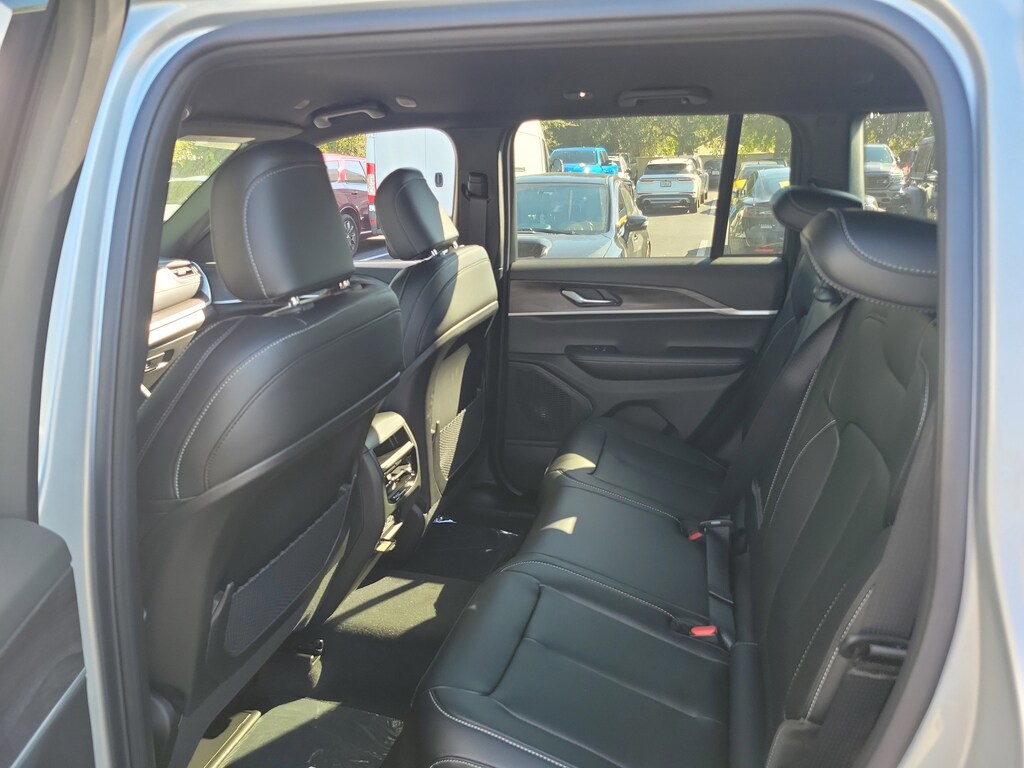 New 2025 Jeep Grand Cherokee Limited Limited 4x2