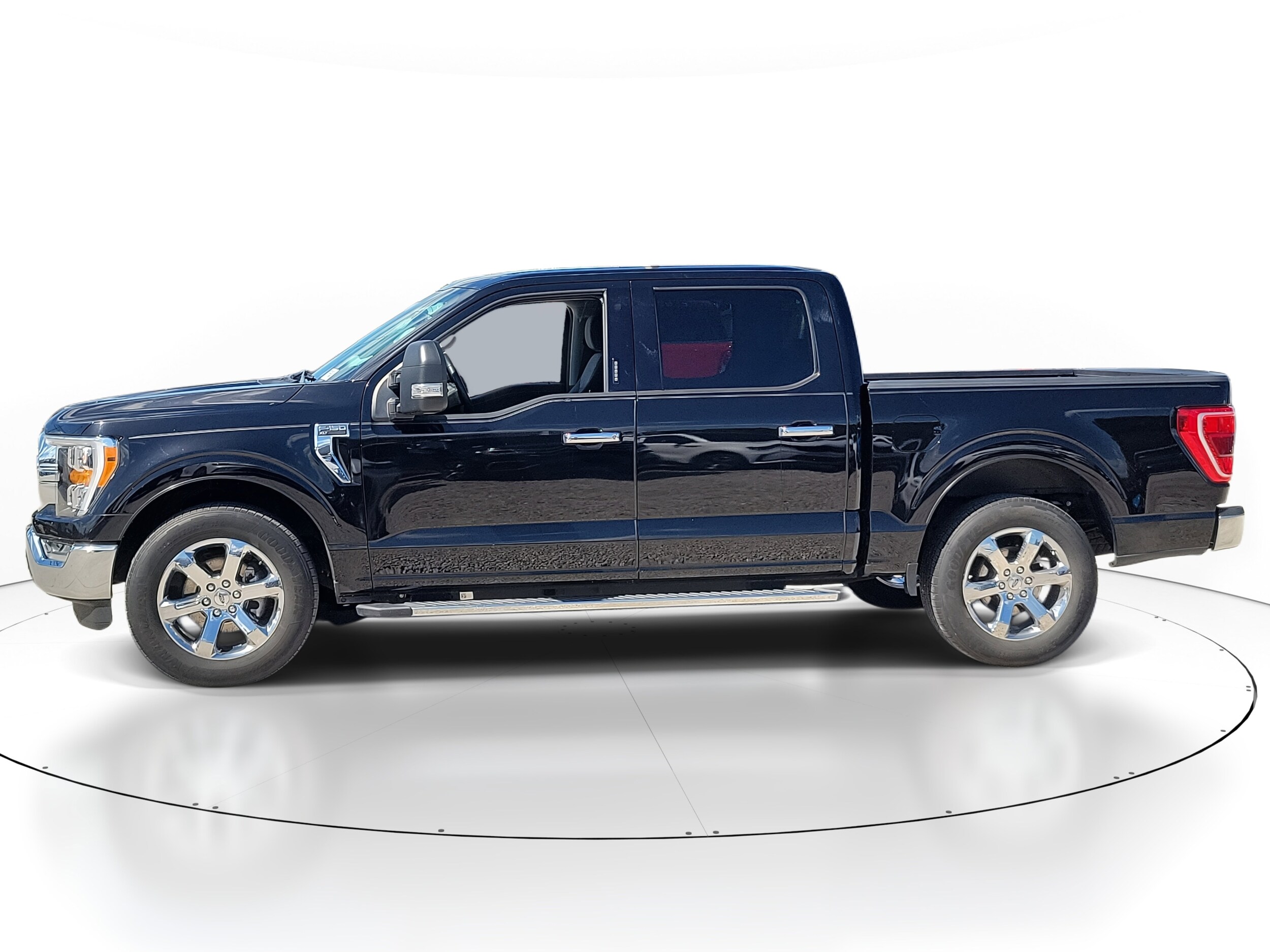 2021 Ford F-150 XLT photo 2