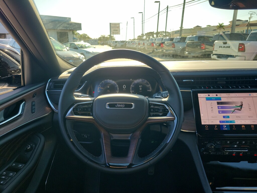 New 2025 Jeep Grand Cherokee Summit Summit 4x4