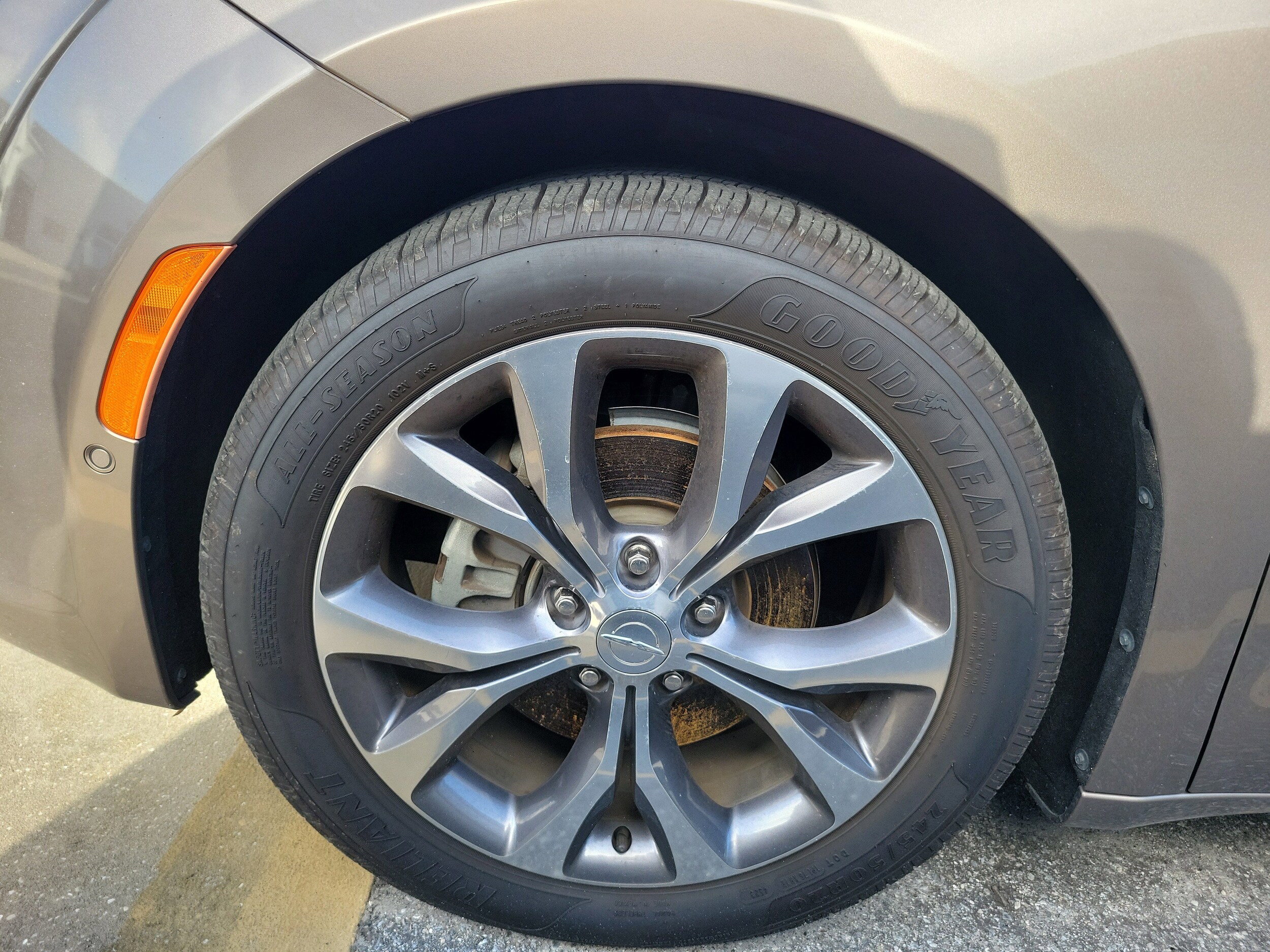 2017 Chrysler Pacifica Limited photo 3
