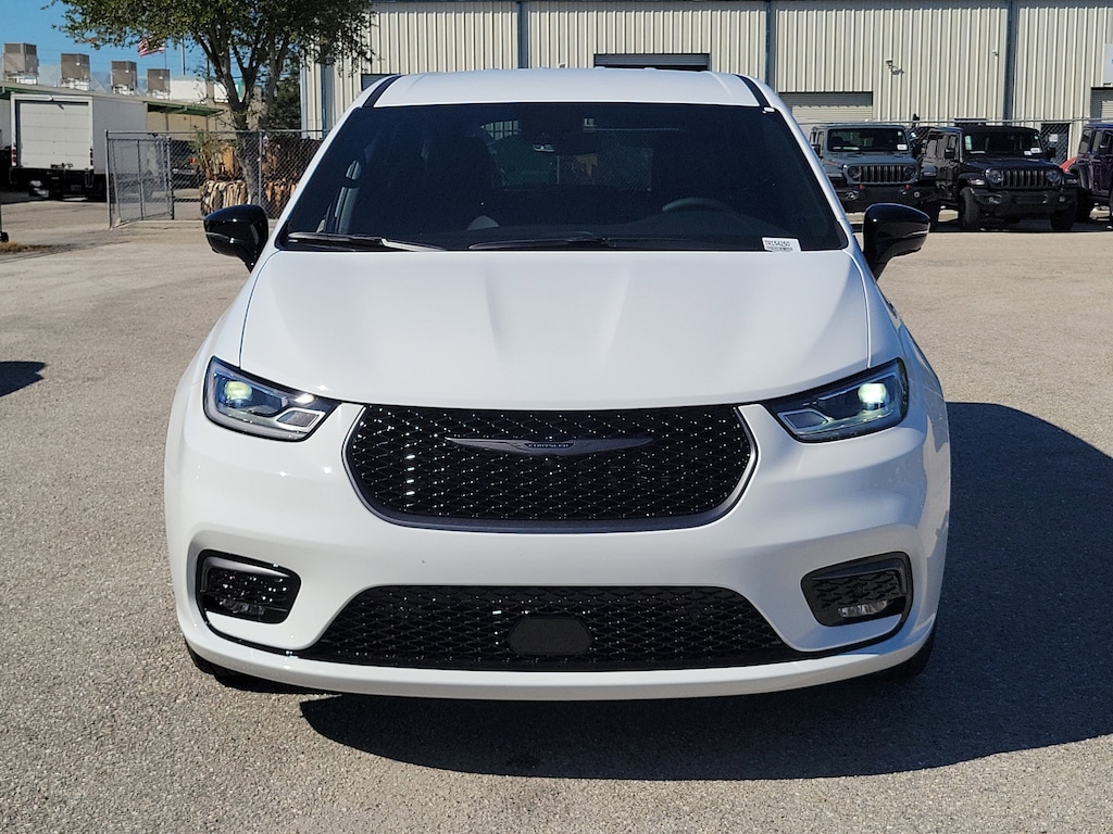 New 2026 Chrysler Pacifica Select Select FWD
