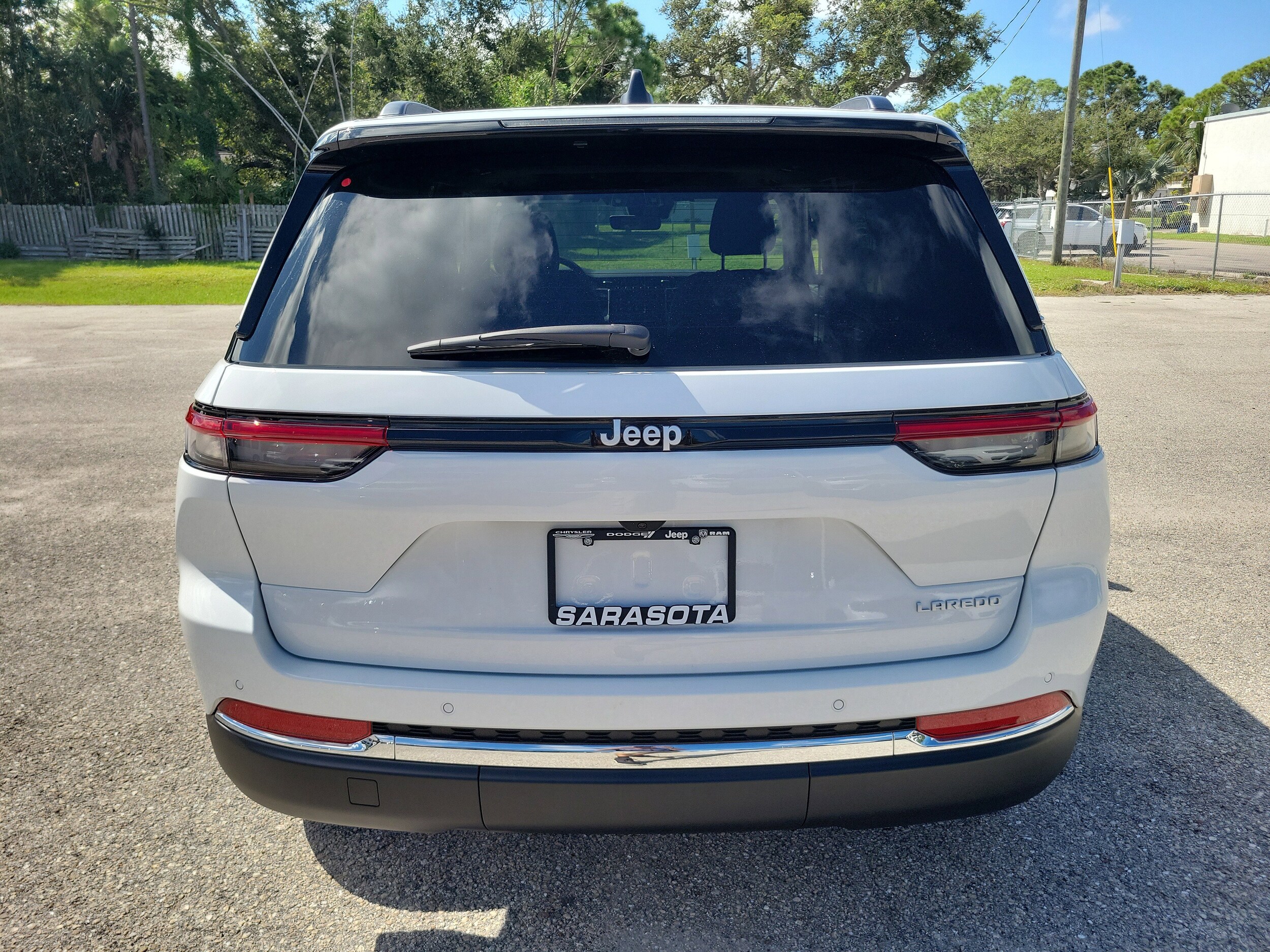 2025 Jeep Grand Cherokee Laredo X photo 2