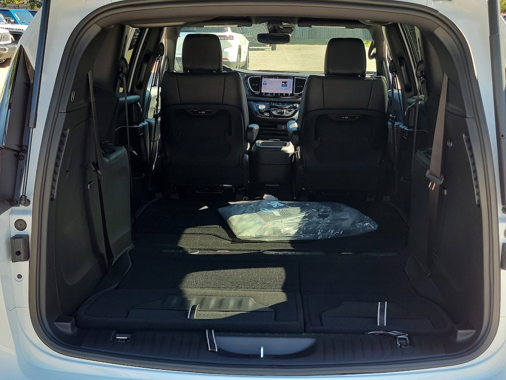 New 2026 Chrysler Pacifica Select Select FWD