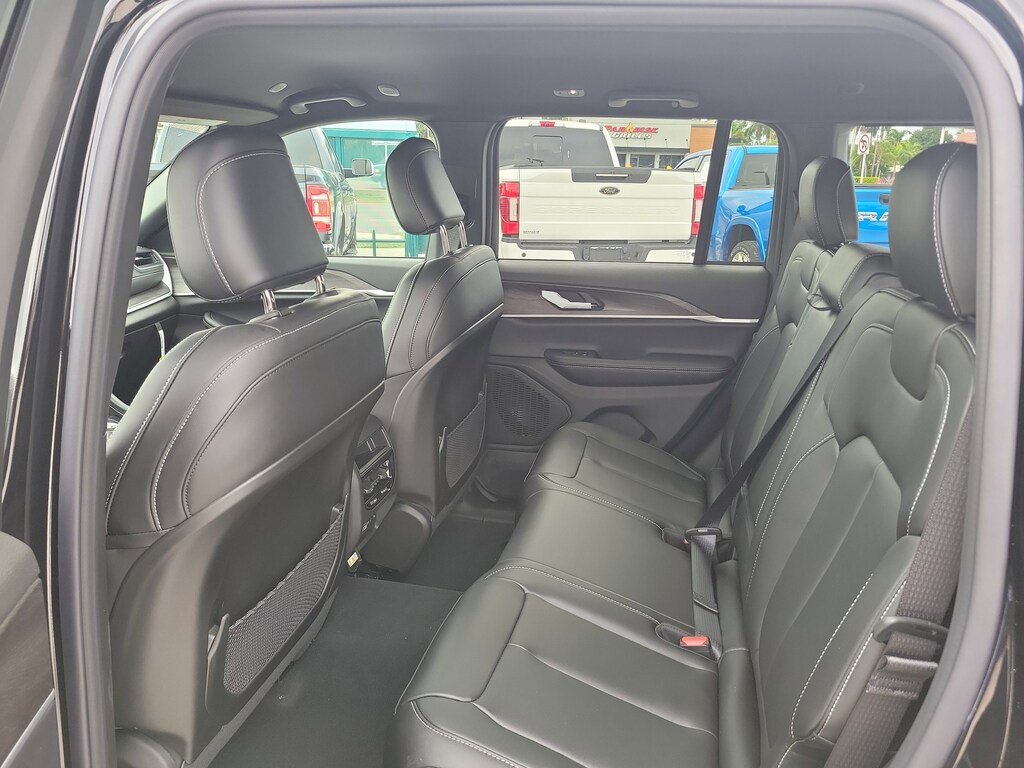 New 2025 Jeep Grand Cherokee Limited Limited 4x2