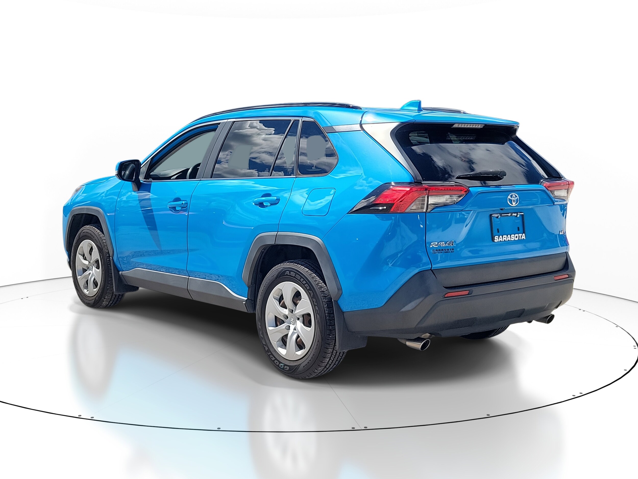 2019 Toyota RAV4 LE photo 3