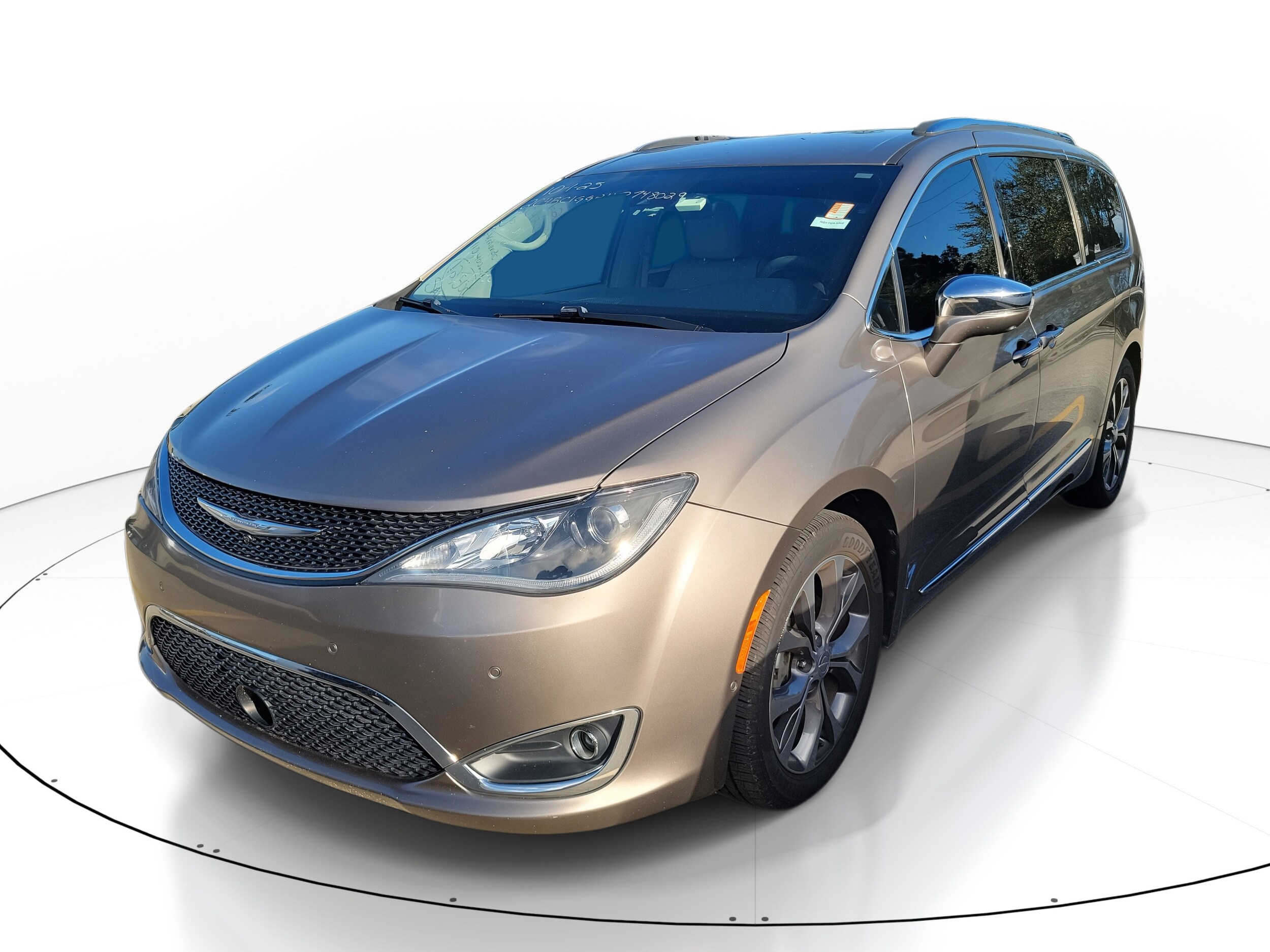 2017 Chrysler Pacifica Limited photo 2
