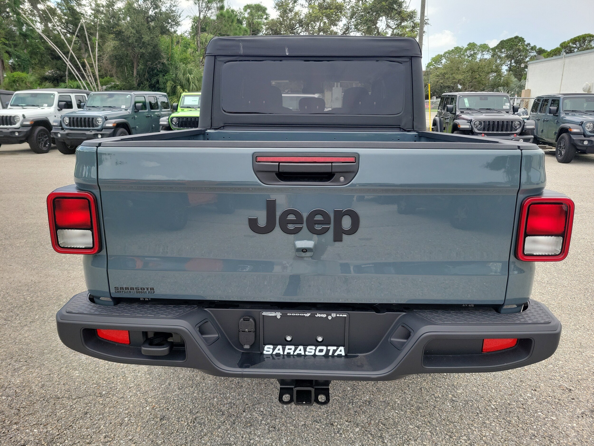2025 Jeep Gladiator Sport S photo 2