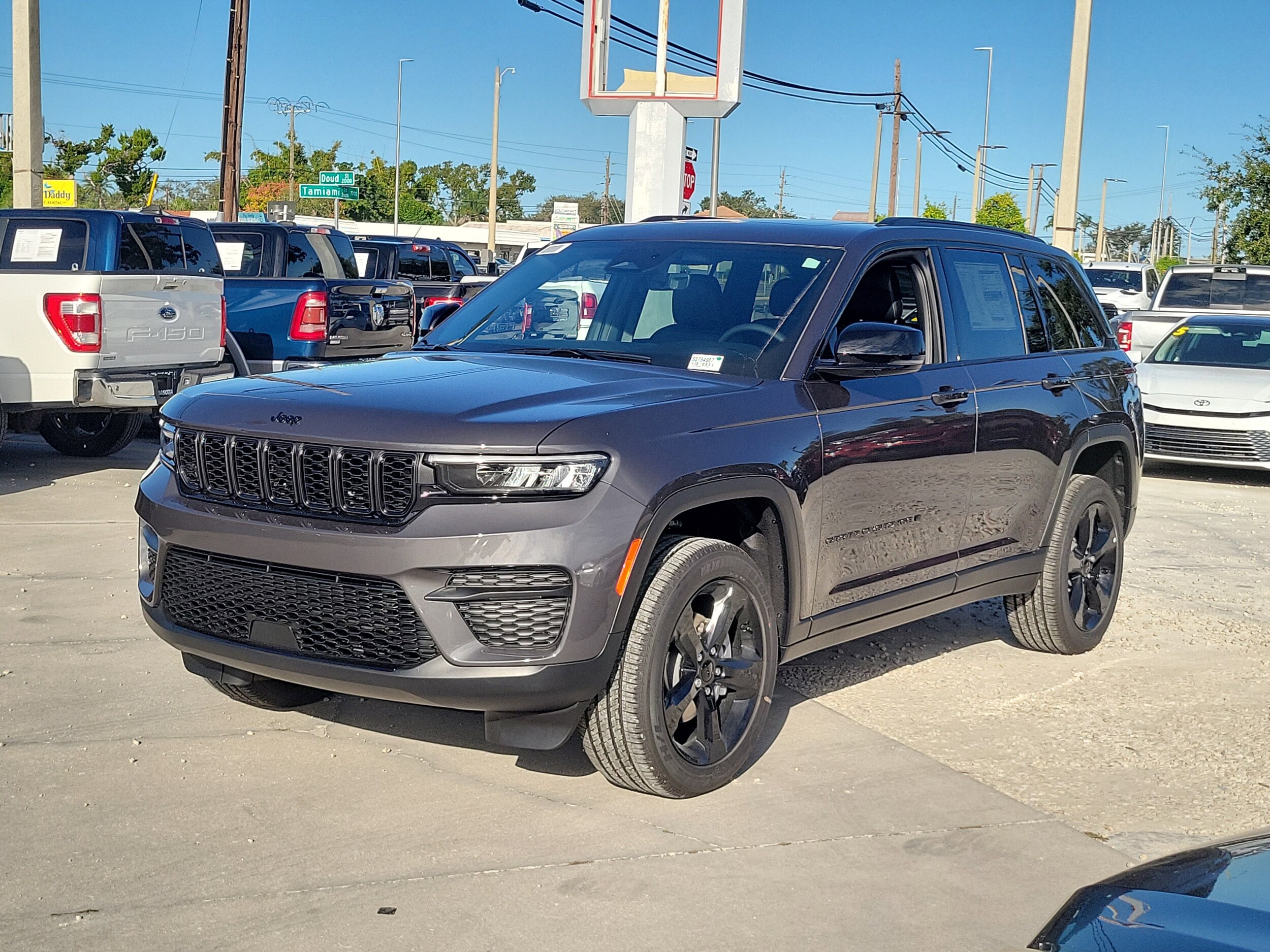 2025 Jeep Grand Cherokee Altitude X photo 2