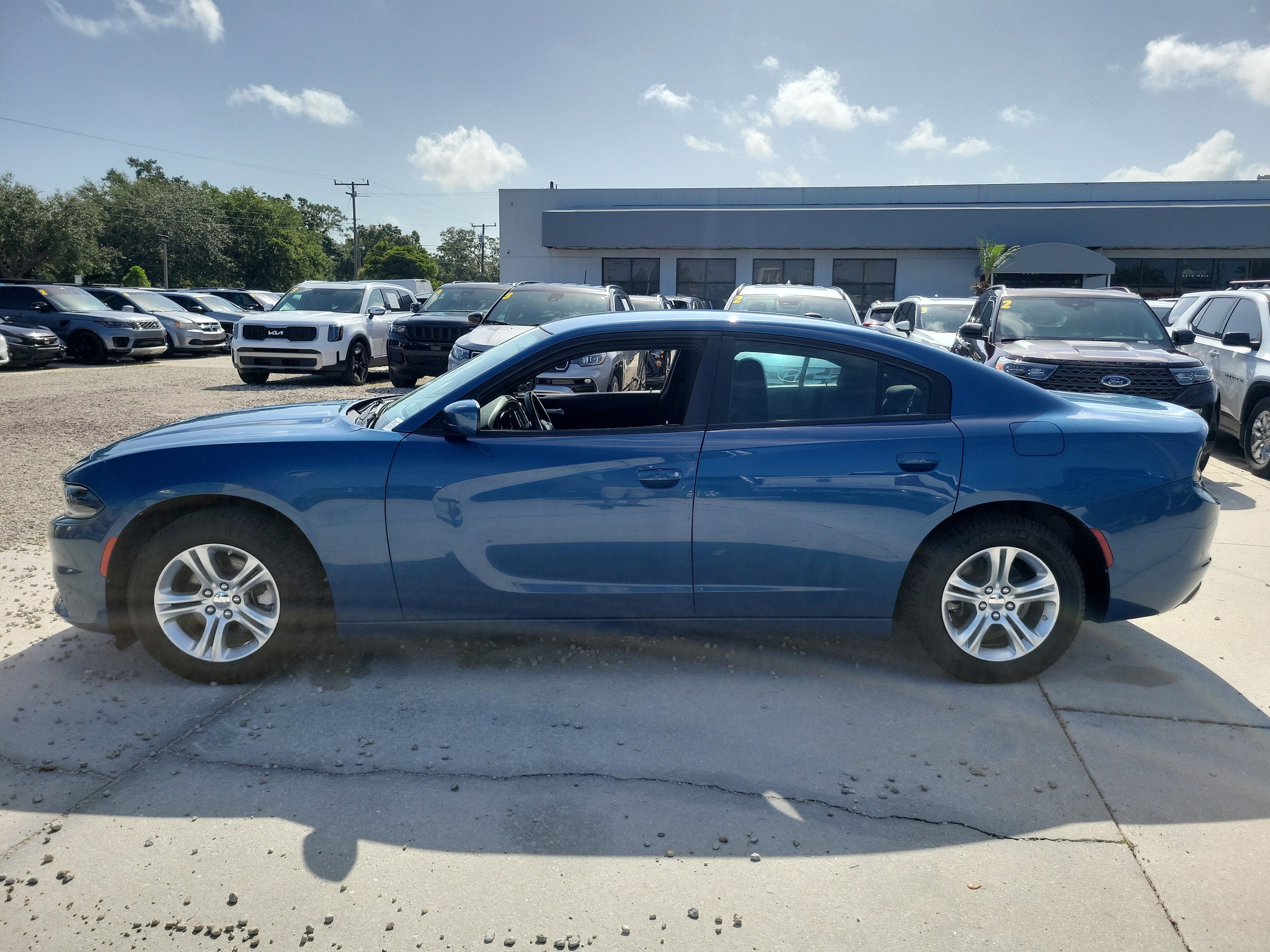 2022 Dodge Charger SXT photo 2