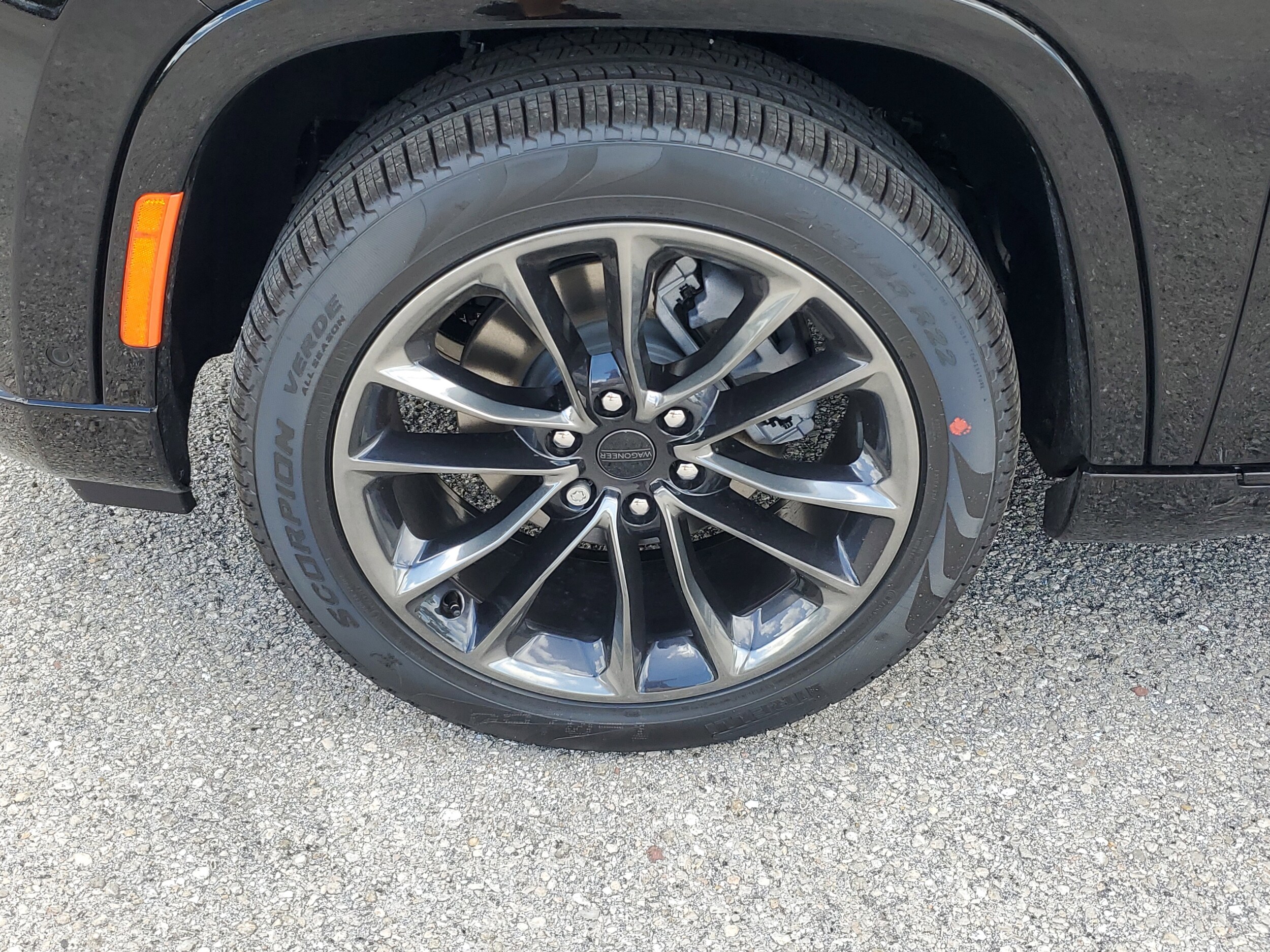 2025 Jeep Wagoneer L II Obsidian photo 3
