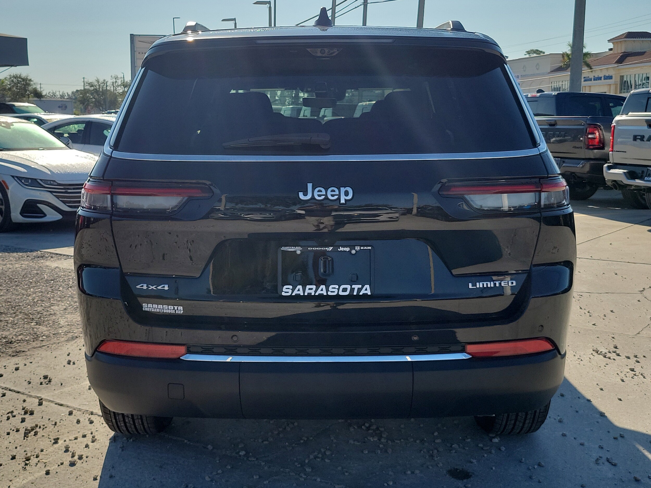 2025 Jeep Grand Cherokee Limited photo 2