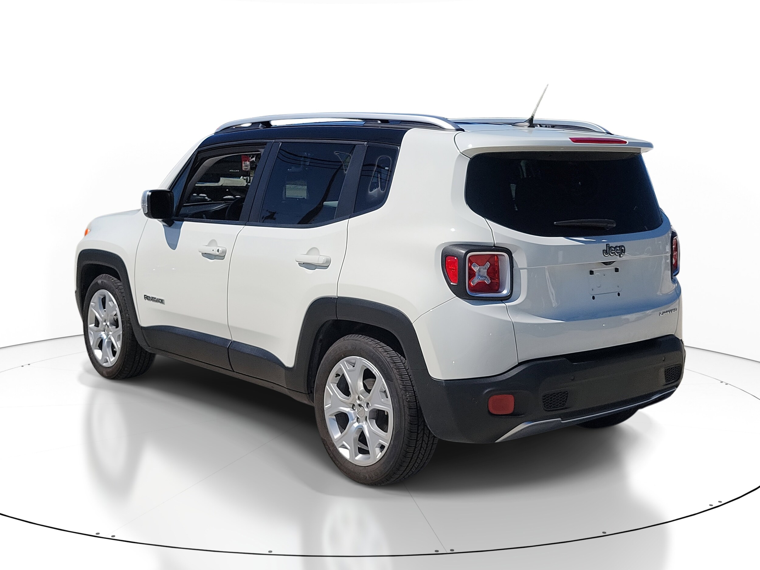 2016 Jeep Renegade Limited photo 2