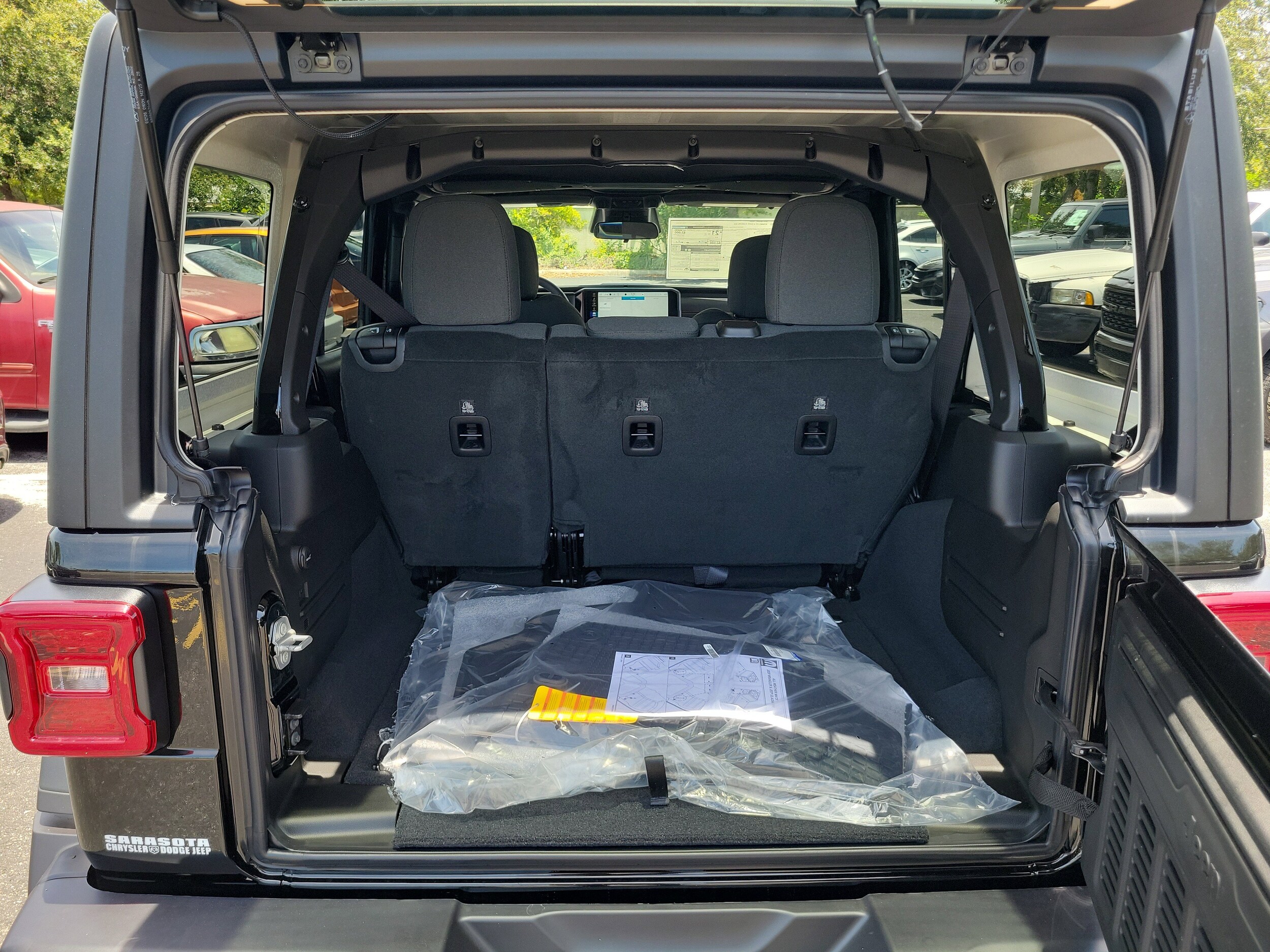 2025 Jeep Wrangler Rubicon photo 3