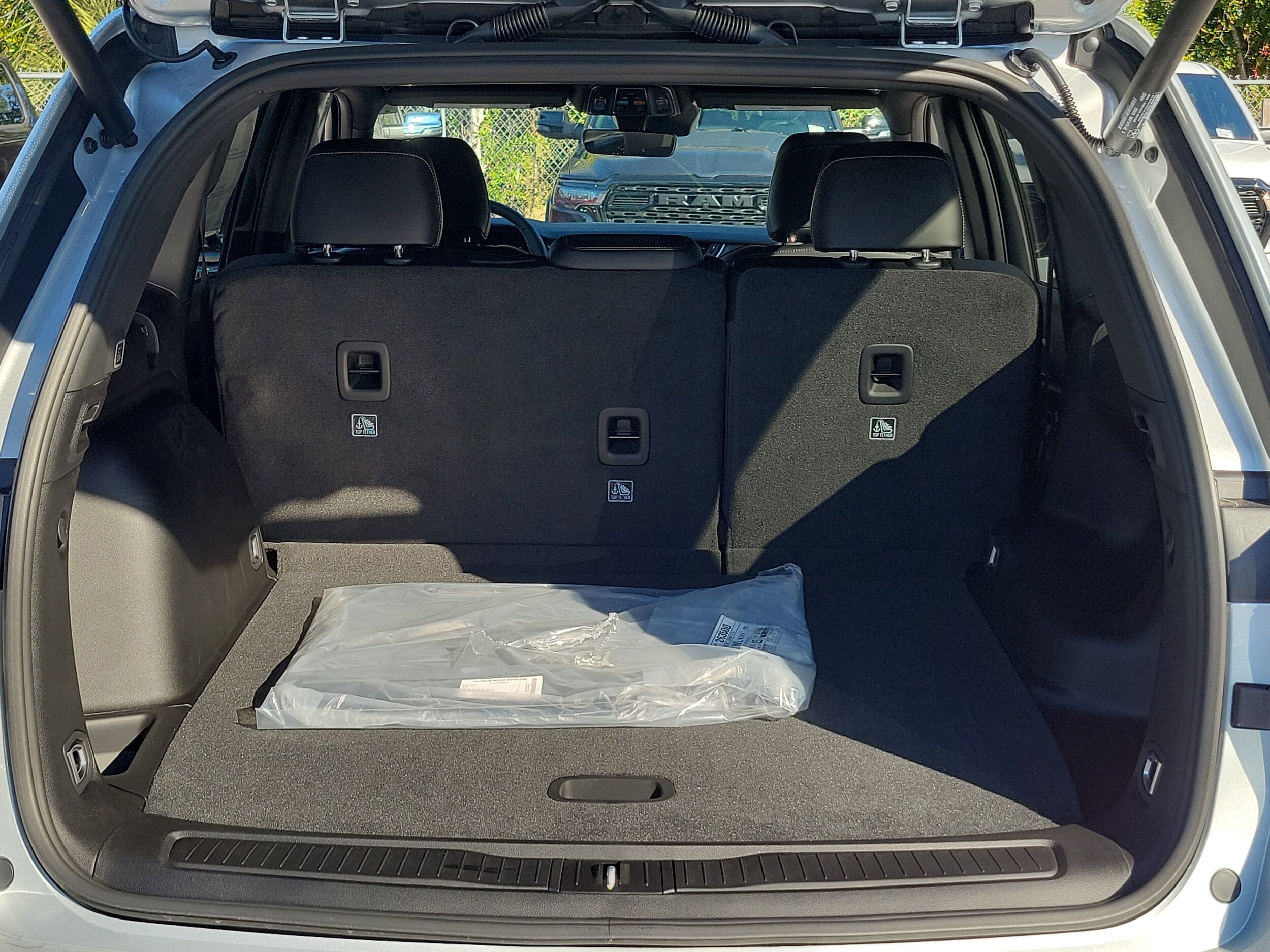 2025 Jeep Grand Cherokee Altitude photo 4