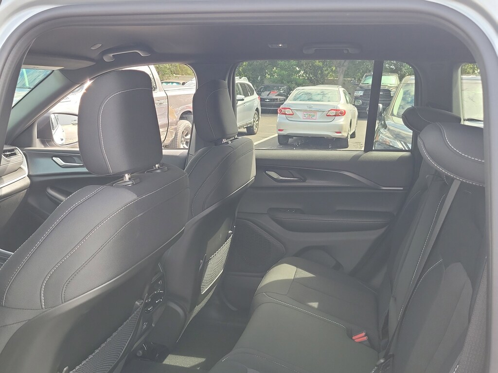 New 2025 Jeep Grand Cherokee Laredo Laredo 4x4