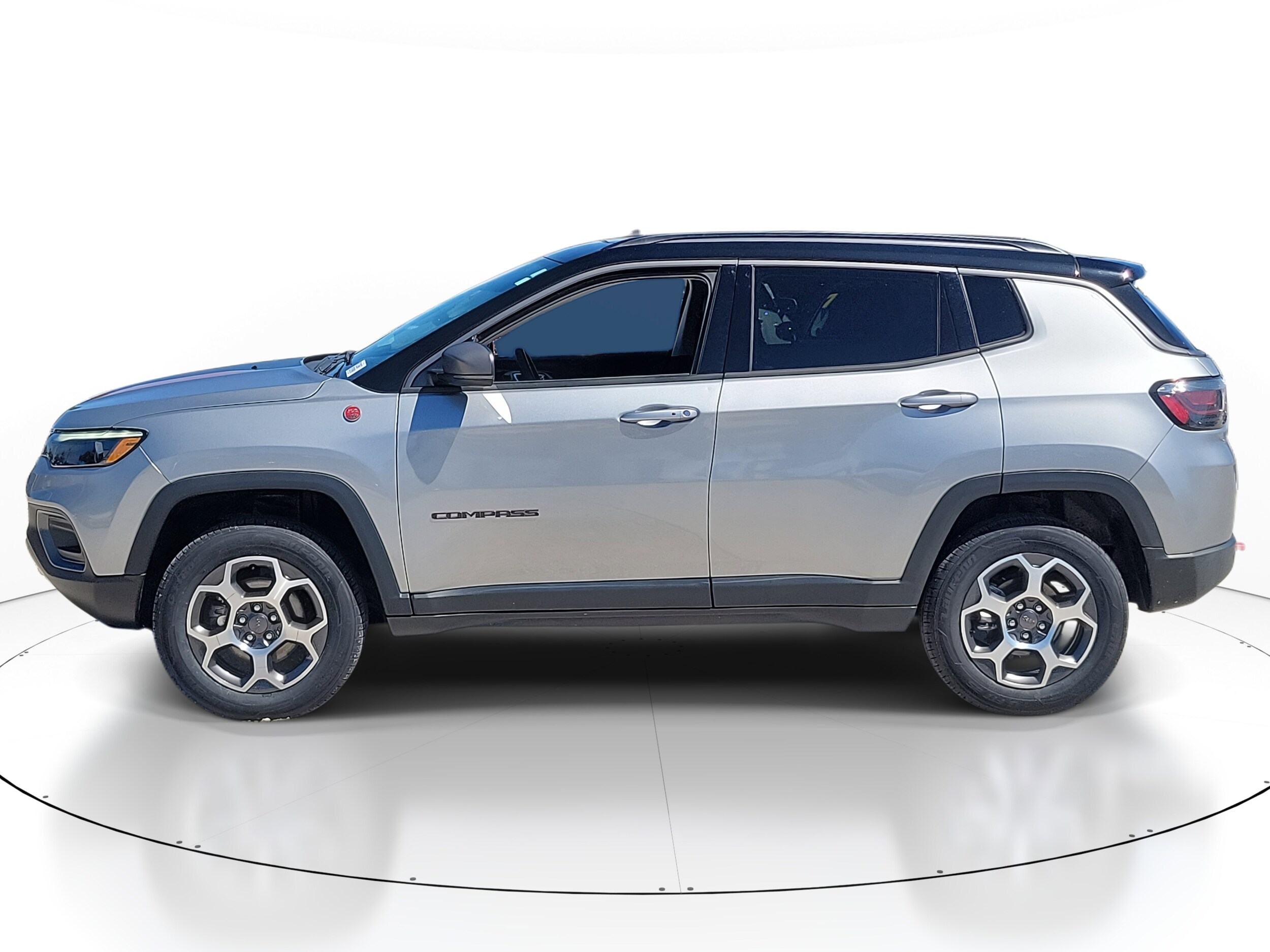 2022 Jeep Compass Trailhawk photo 2