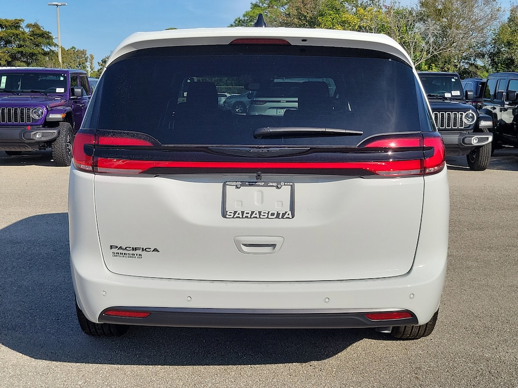 New 2026 Chrysler Pacifica Select Select FWD