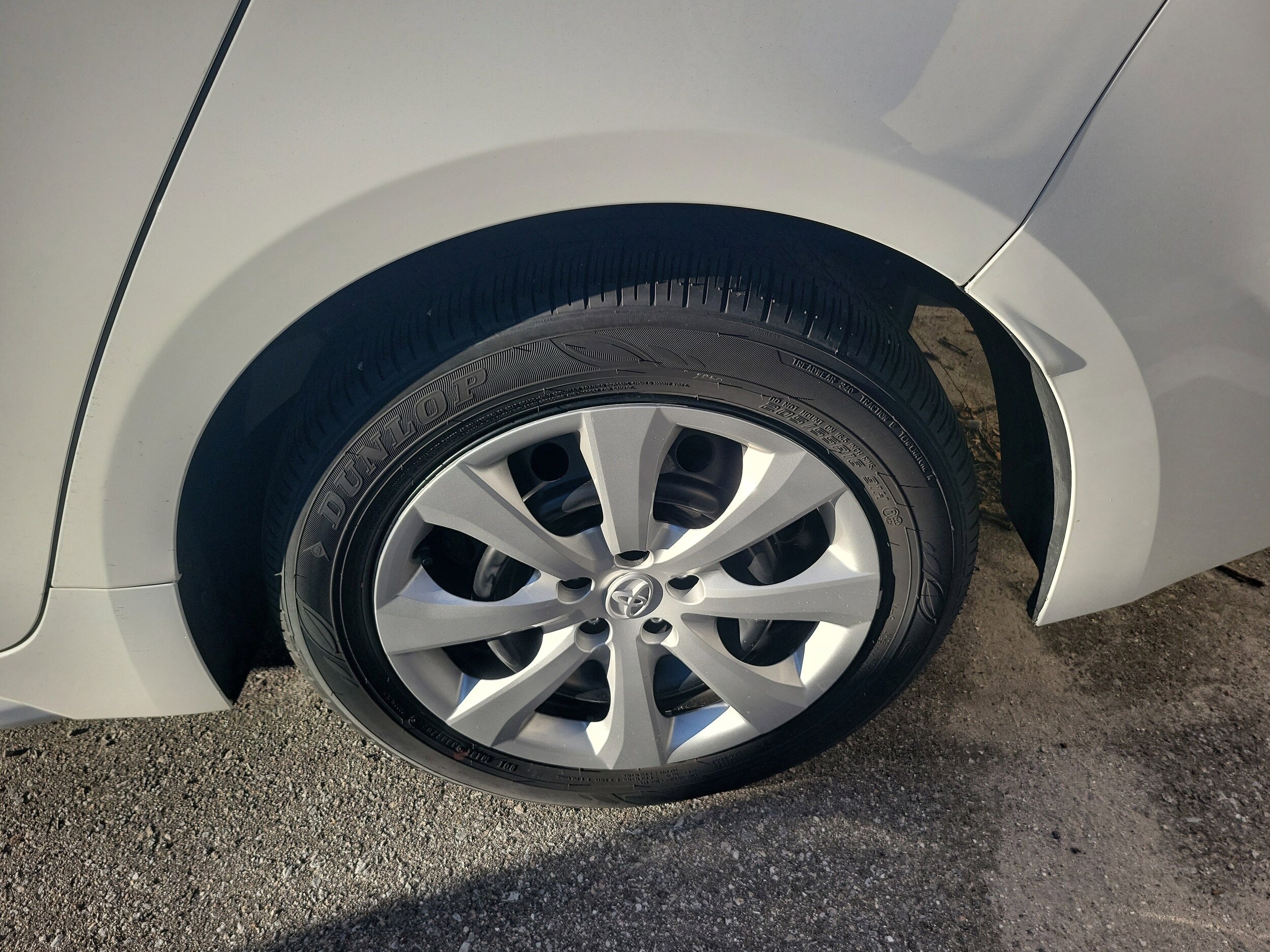 2024 Toyota Corolla LE photo 4