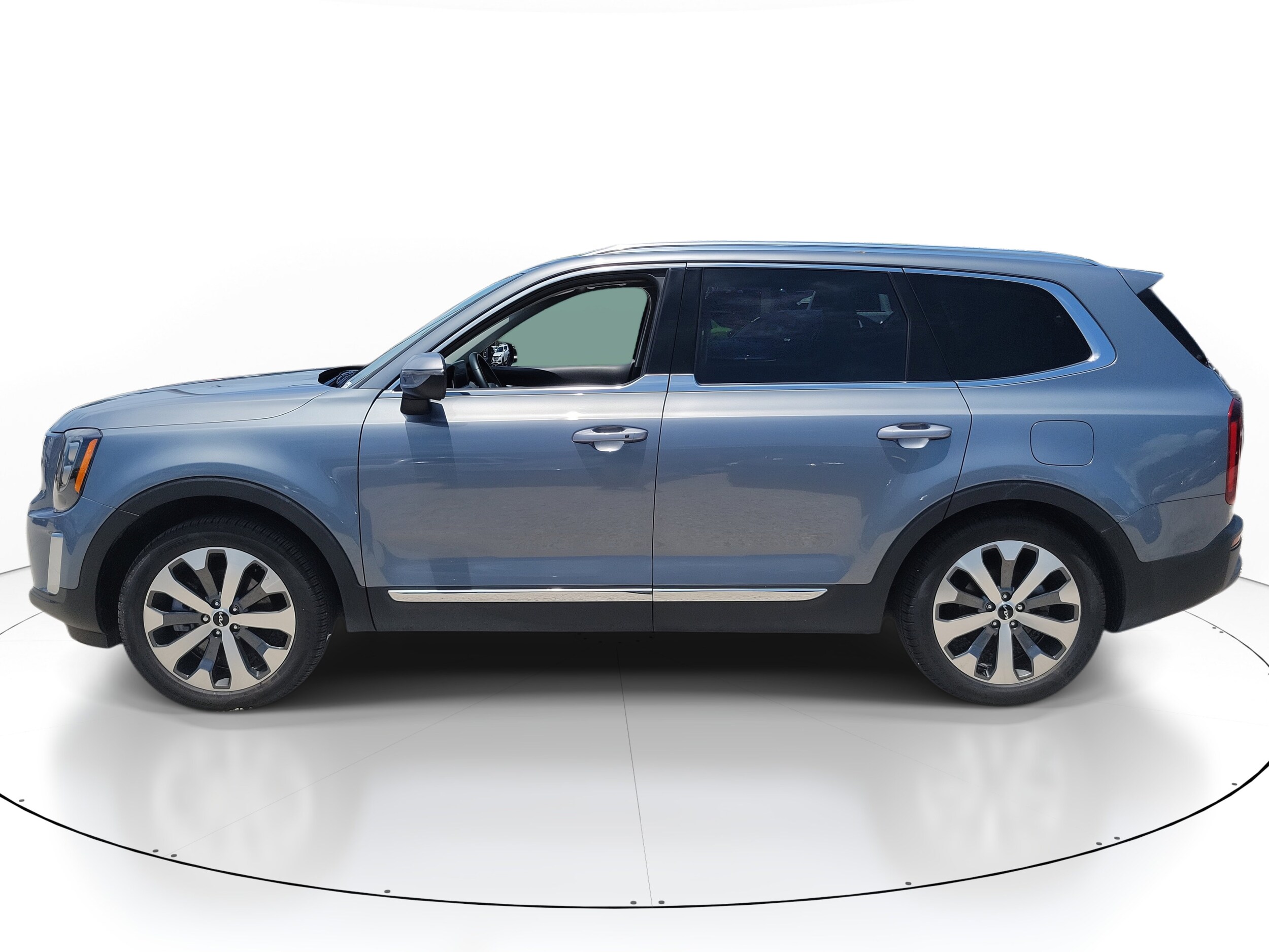 2022 Kia Telluride EX photo 2