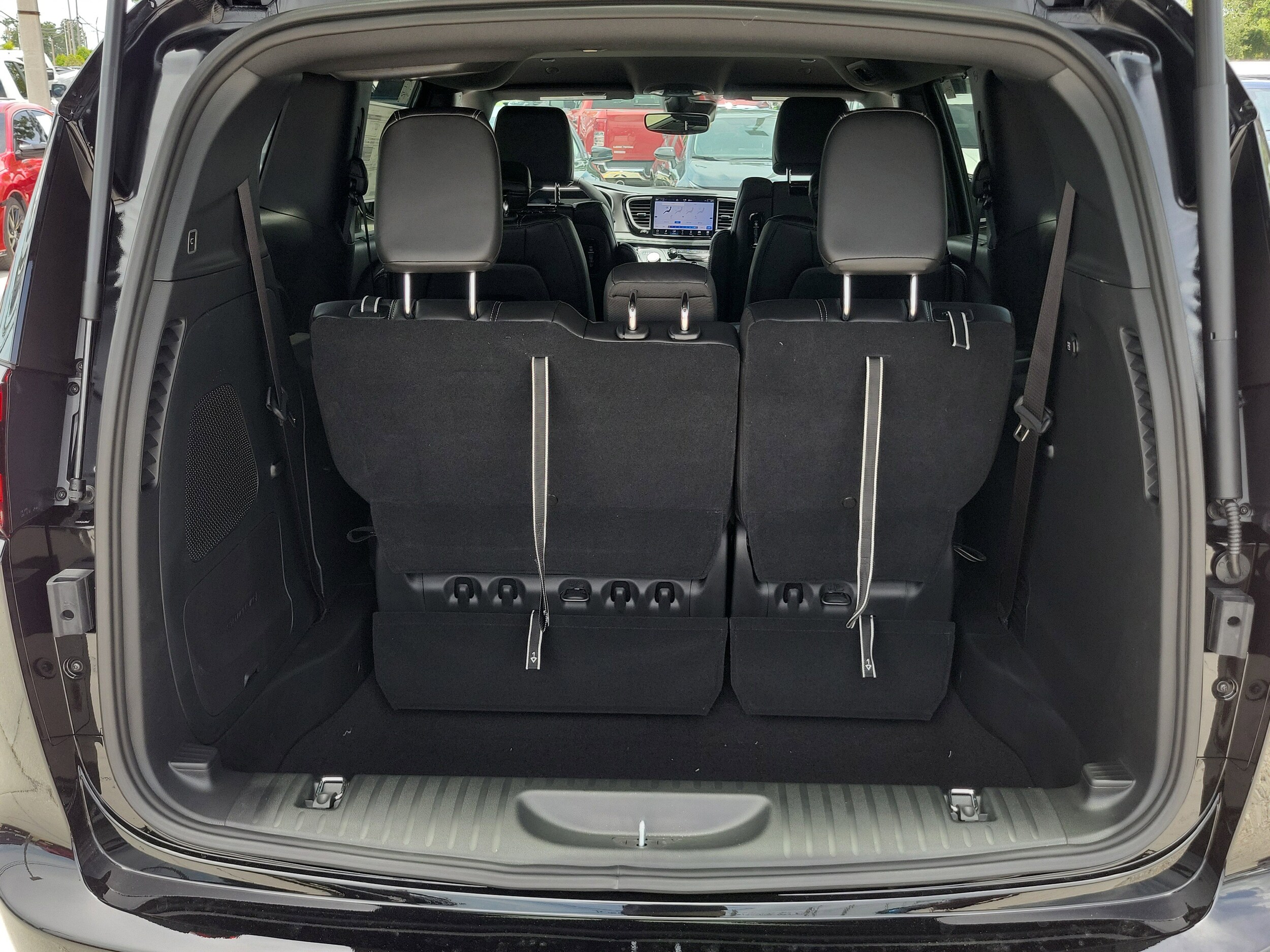 2025 Chrysler Pacifica photo 4