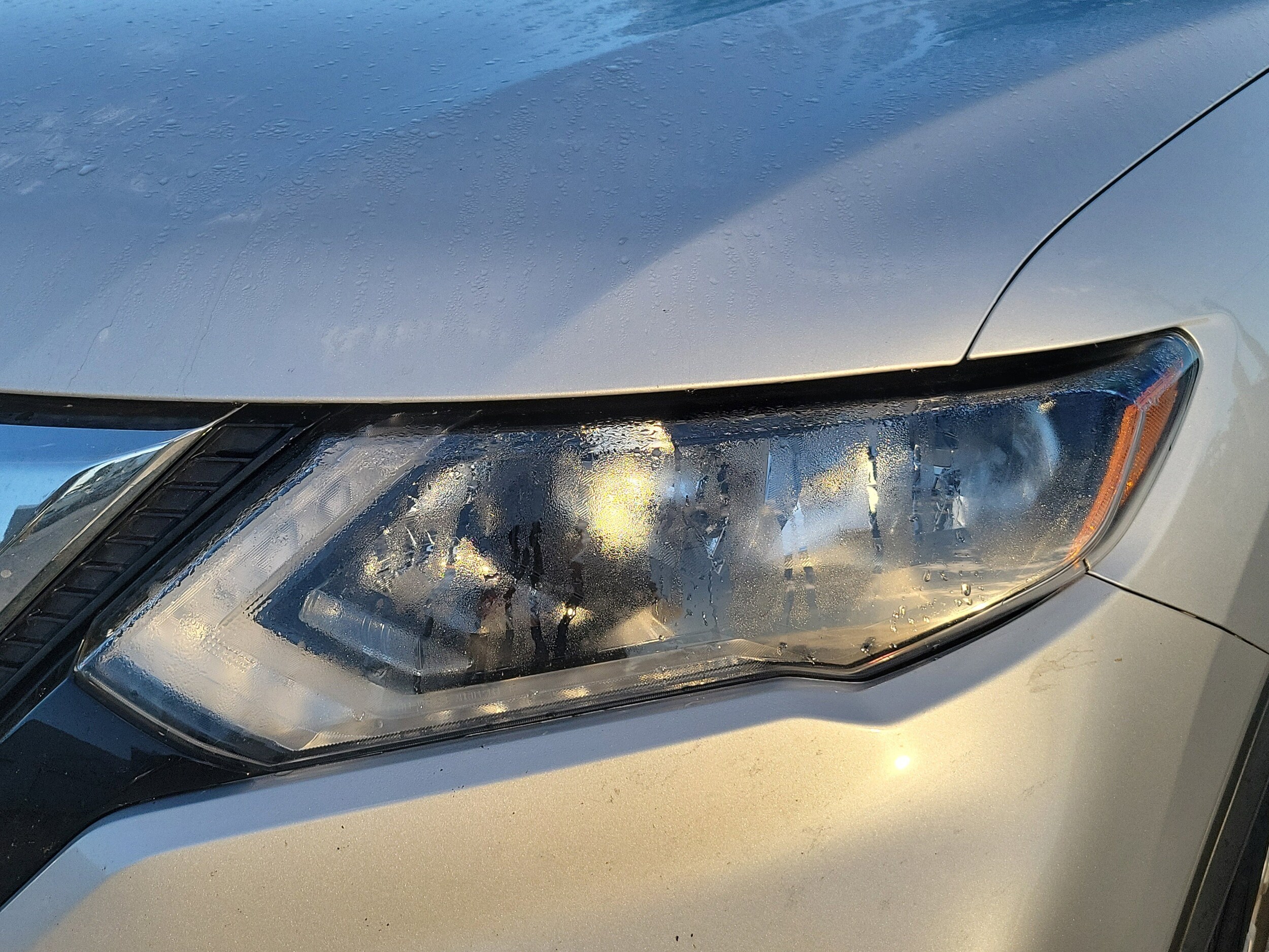 2018 Nissan Rogue SV photo 3