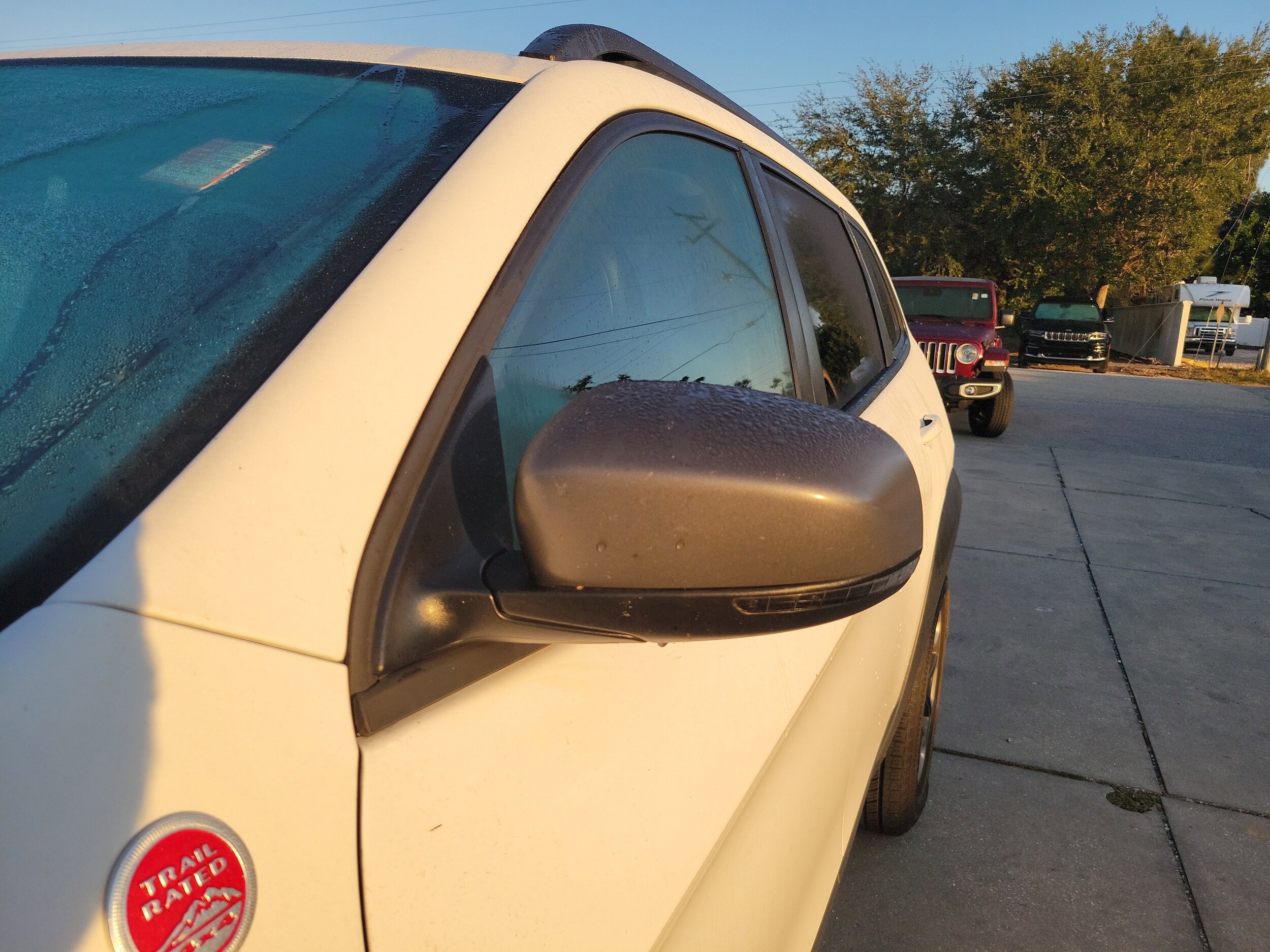 2019 Jeep Cherokee Trailhawk photo 2