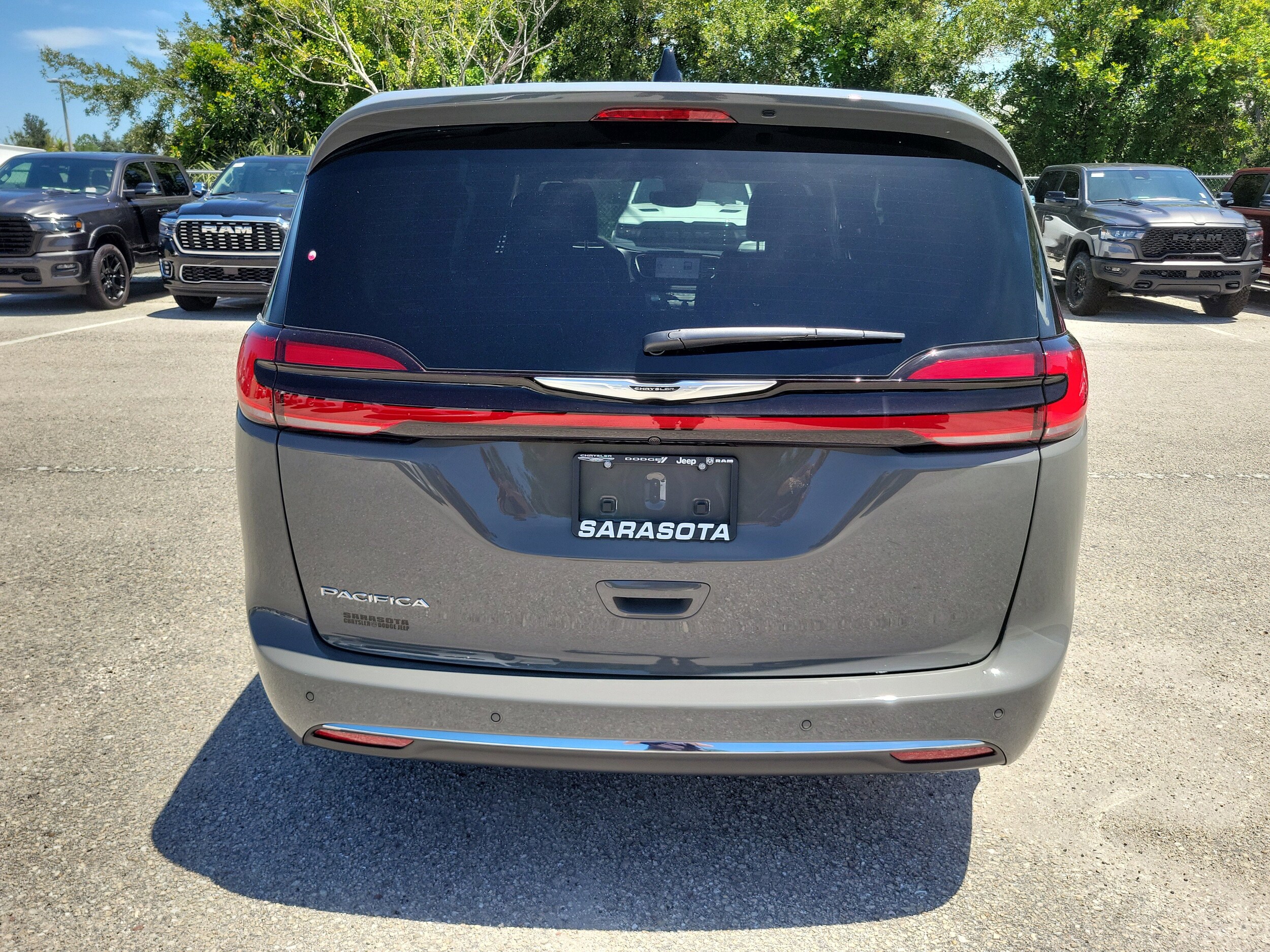 2025 Chrysler Pacifica photo 2