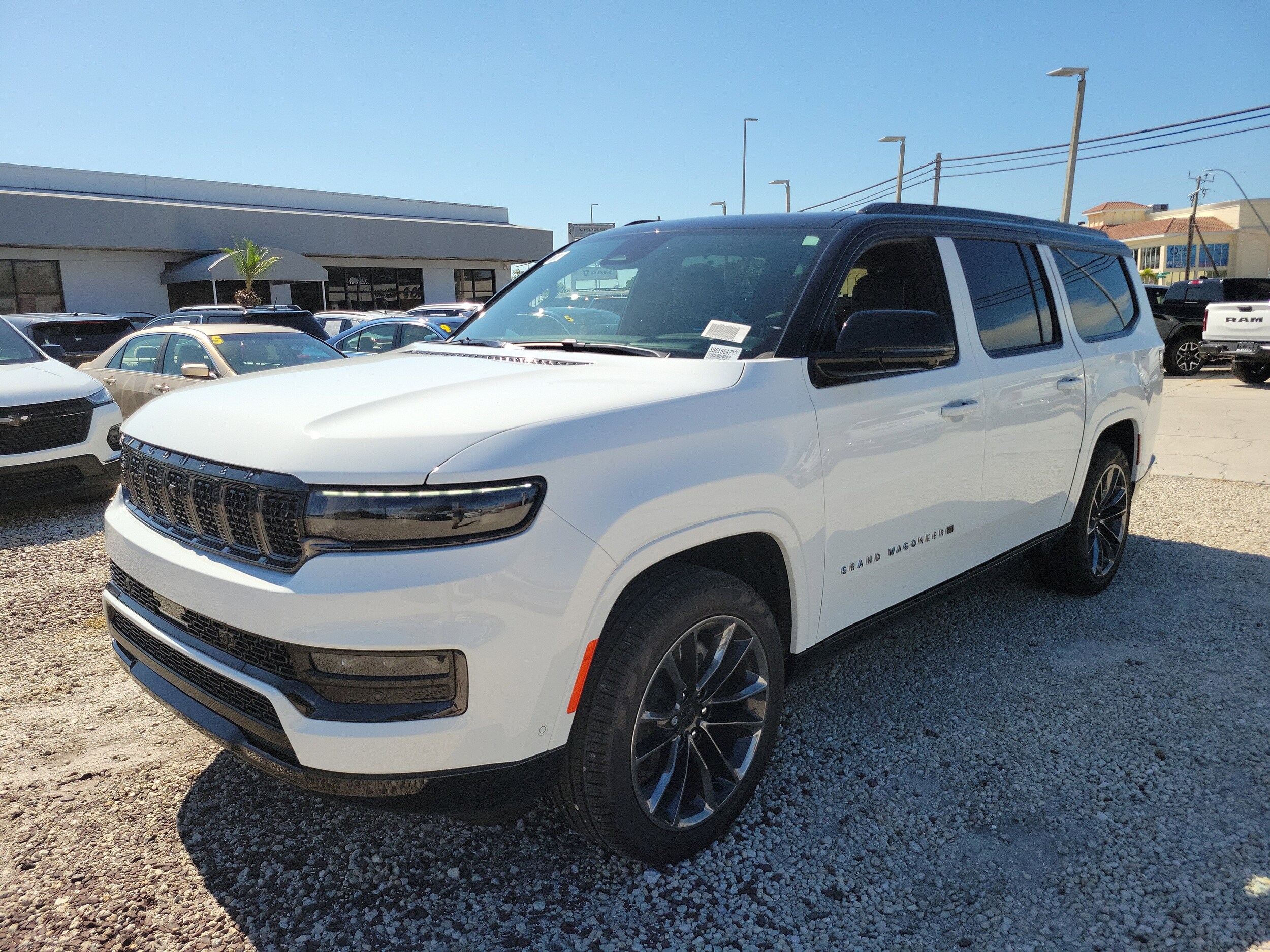 2025 Jeep Grand Wagoneer L II Obsidian photo 2