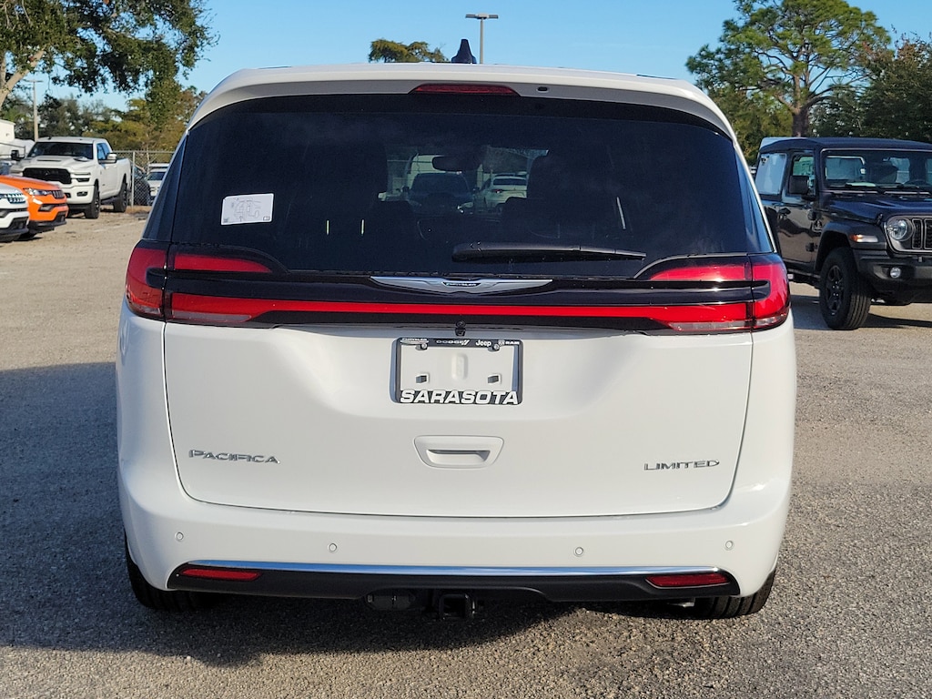 New 2026 Chrysler Pacifica Limited Limited FWD