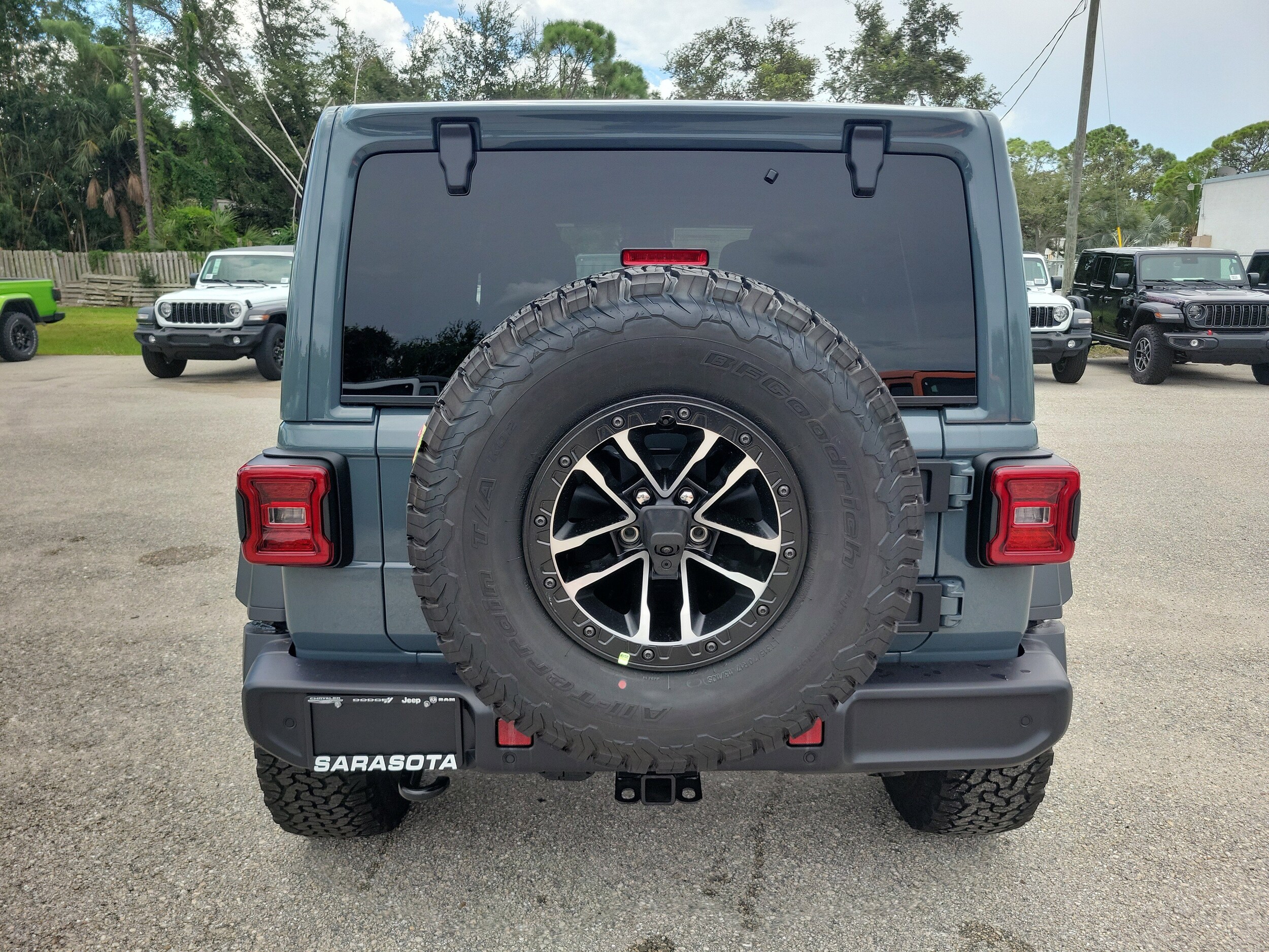 2025 Jeep Wrangler Willys photo 2
